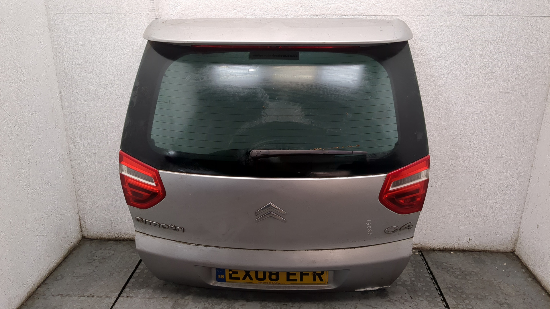 Дверь багажника