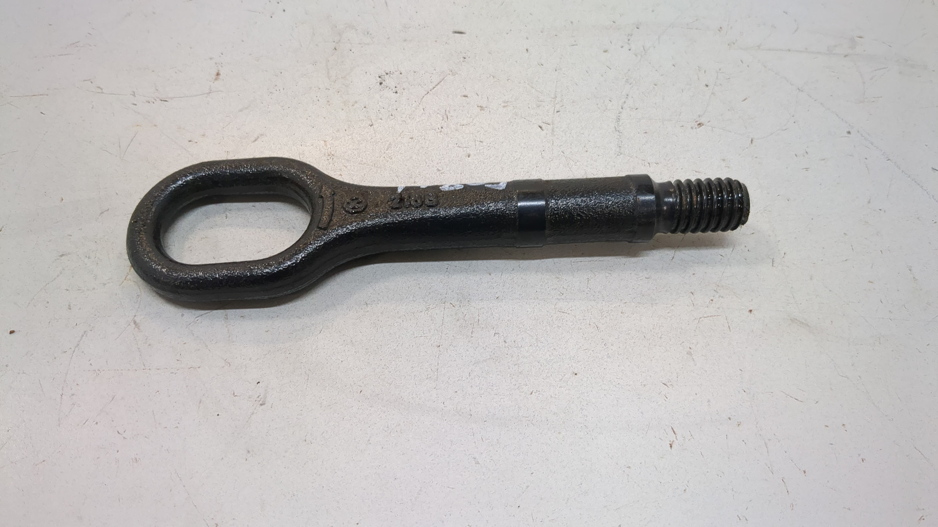 Крюк буксировочный