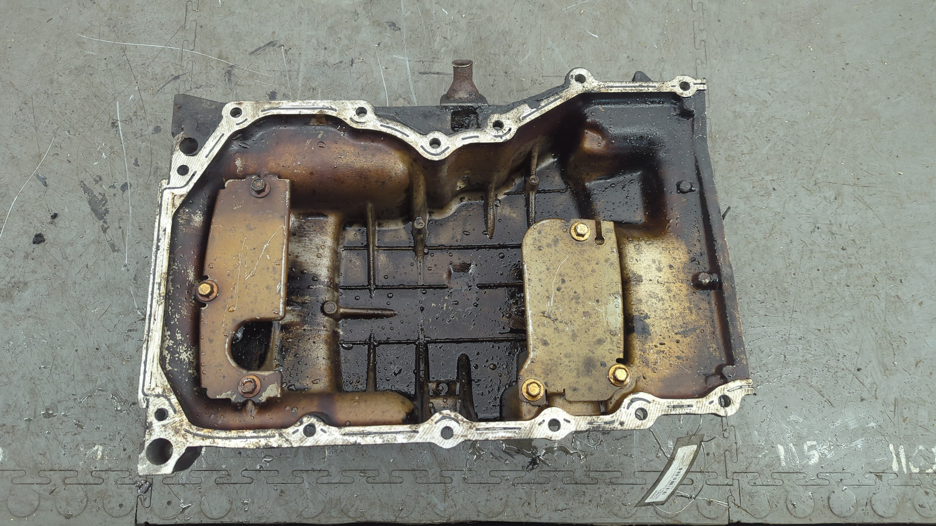 Поддон масляный двигателя (картер)