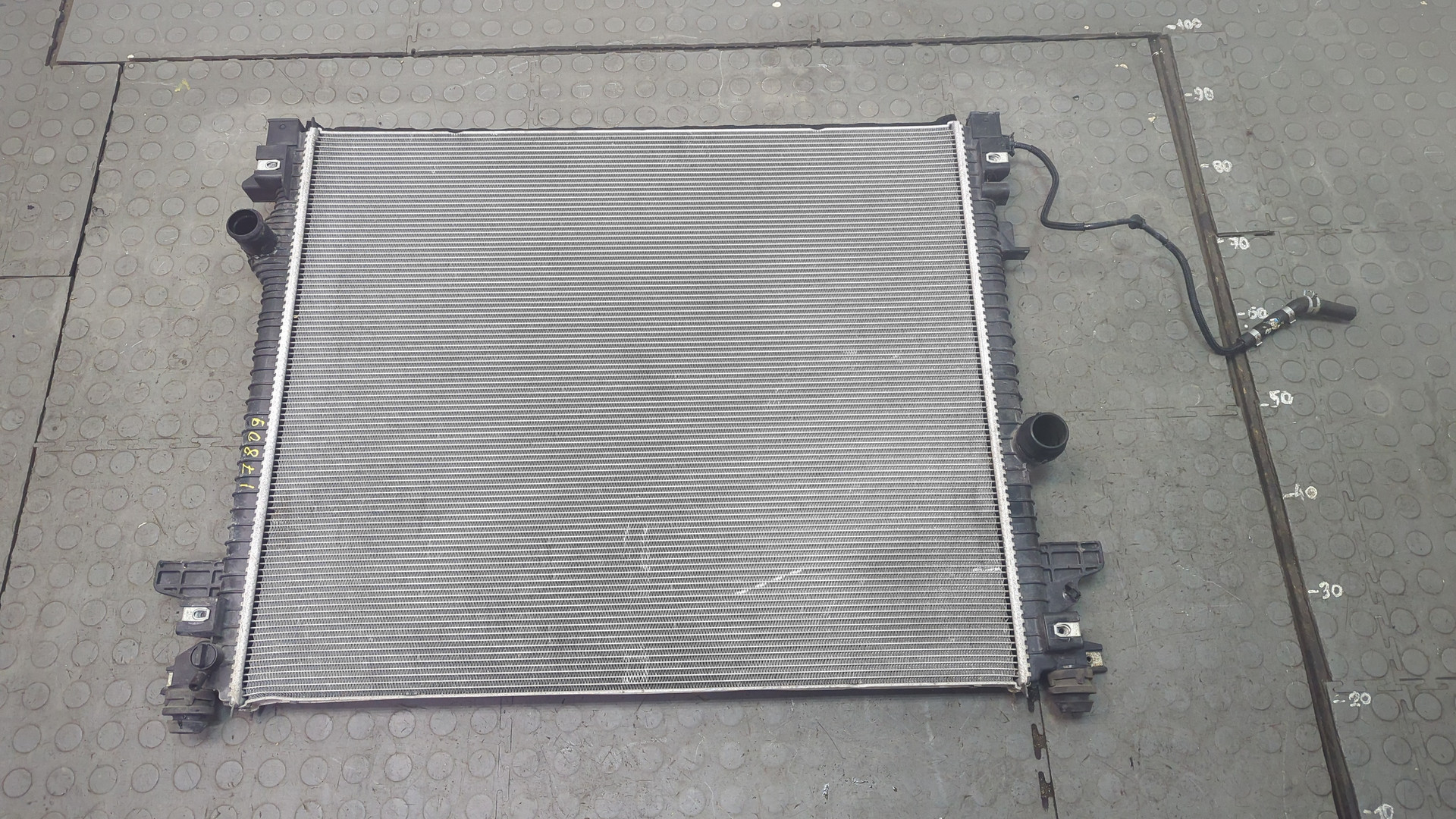 Радиатор охлаждения двигателя основной
