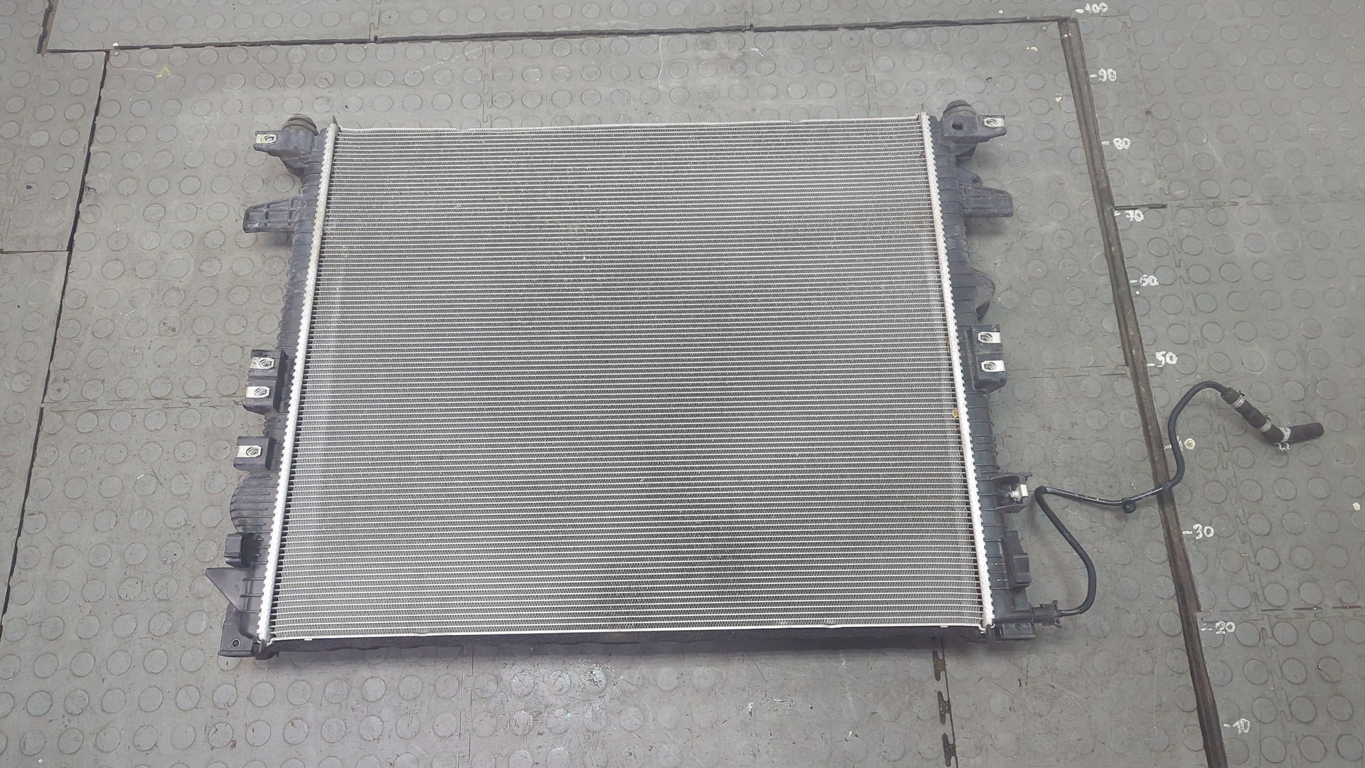 Радиатор охлаждения двигателя основной