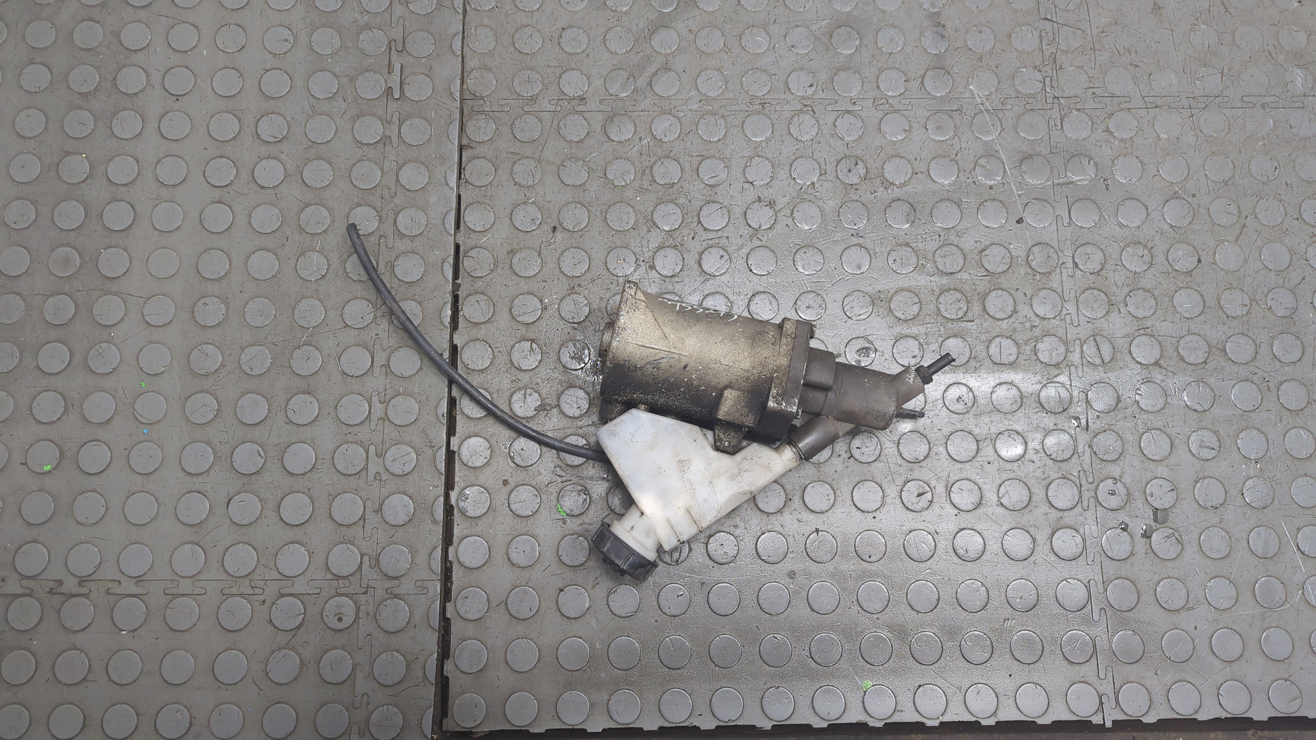 Цилиндр сцепления главный