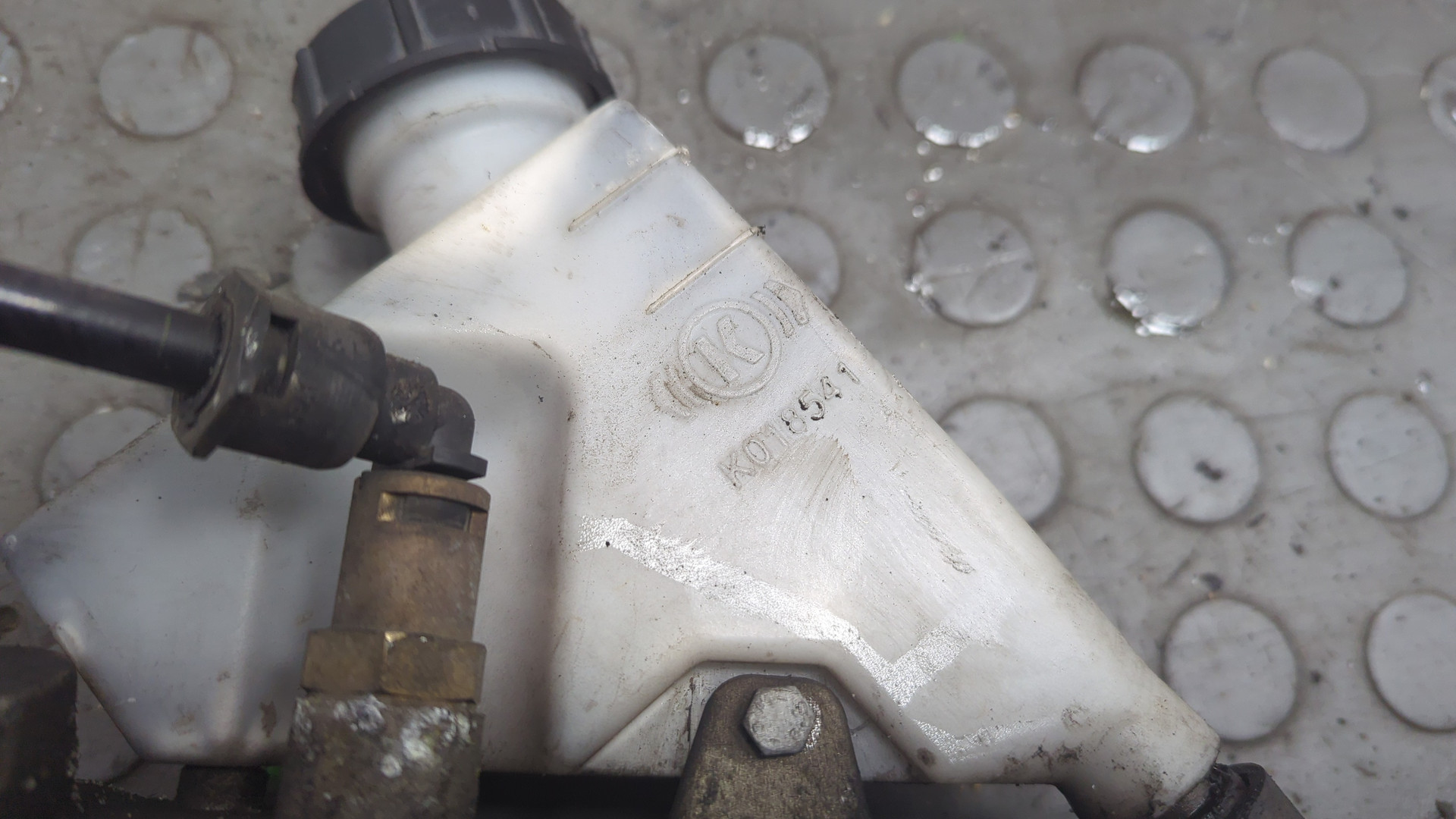 Цилиндр сцепления главный