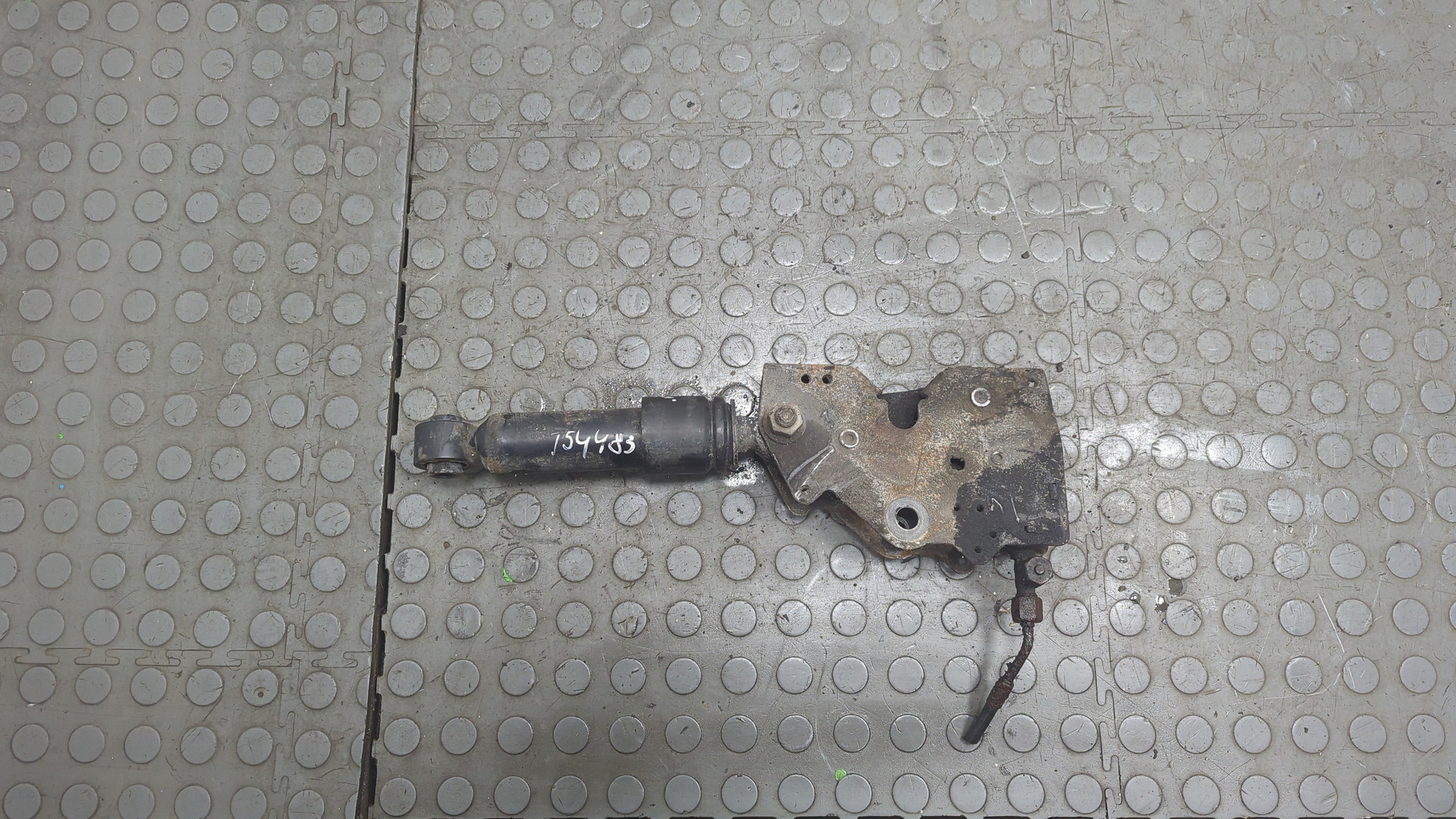 Амортизатор кабины