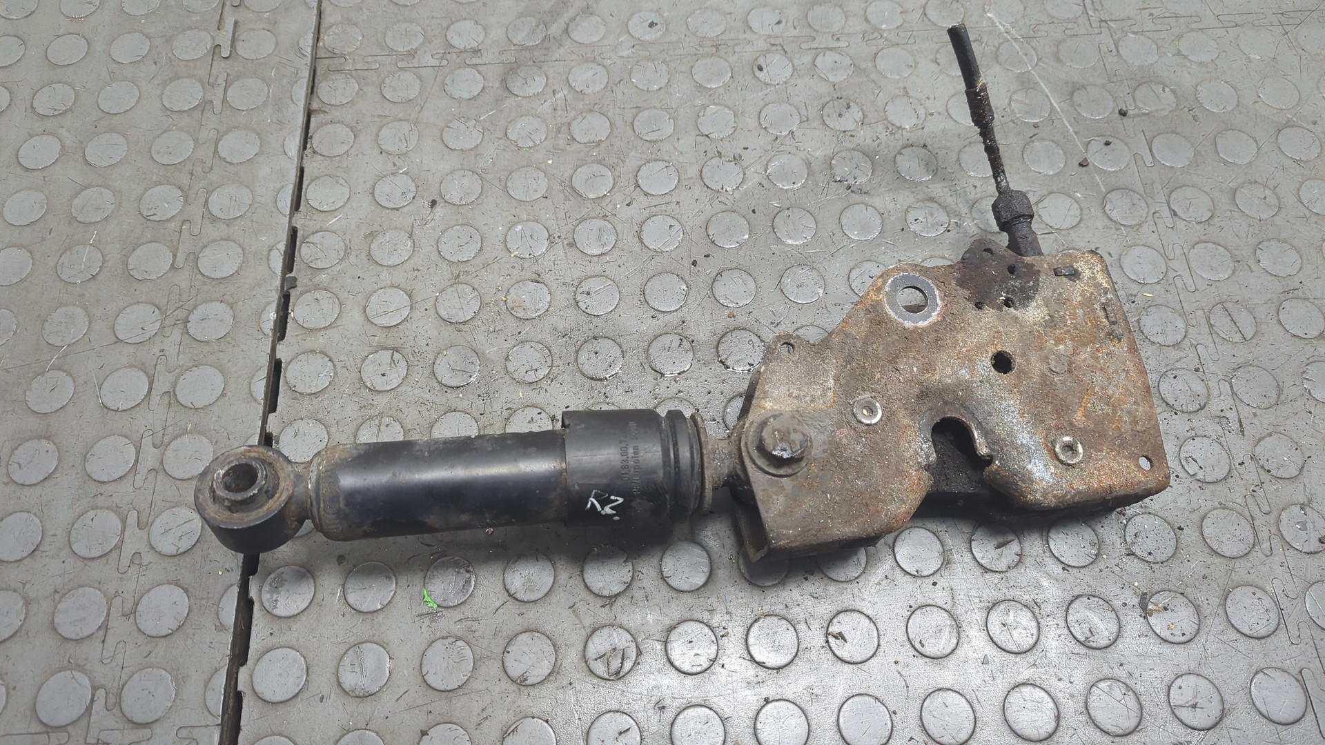 Амортизатор кабины