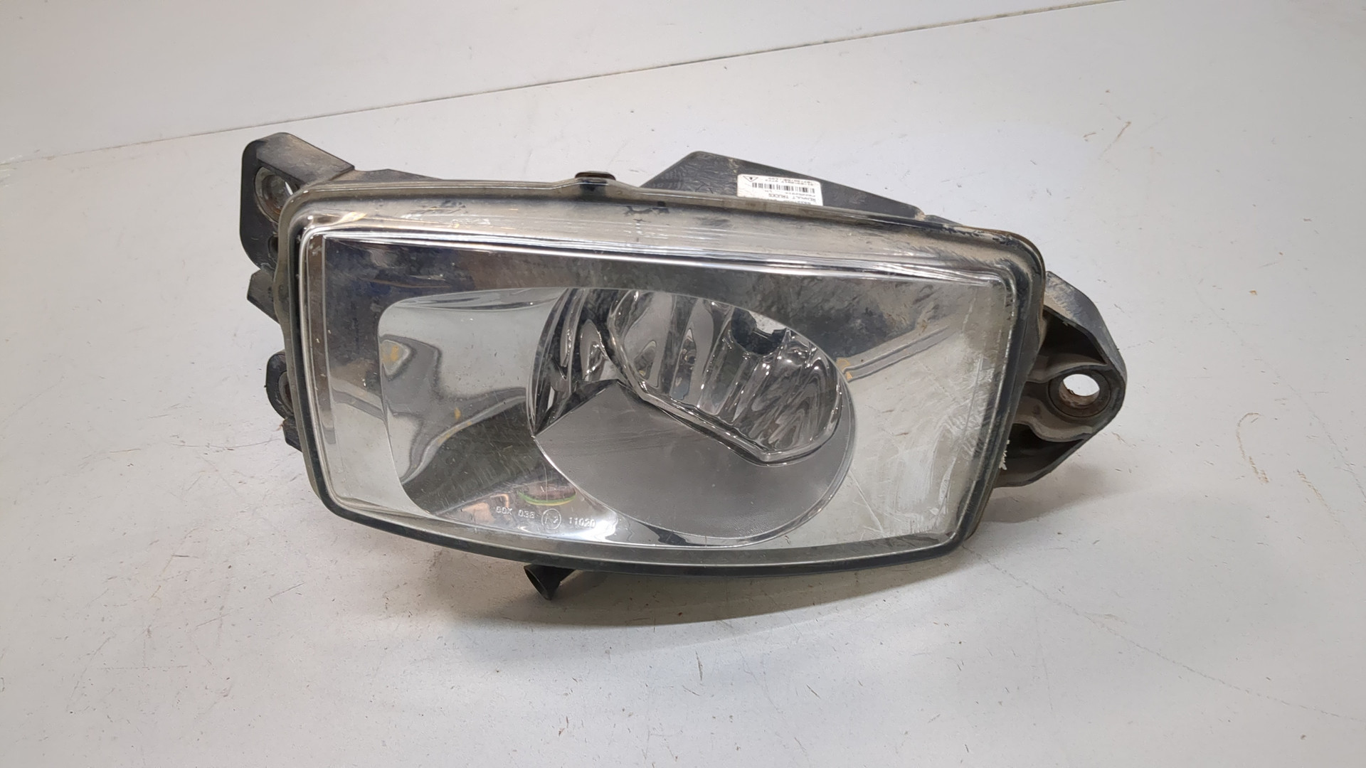 Фара противотуманная левая