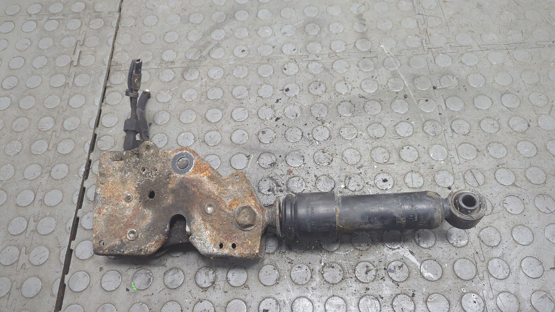 Амортизатор кабины