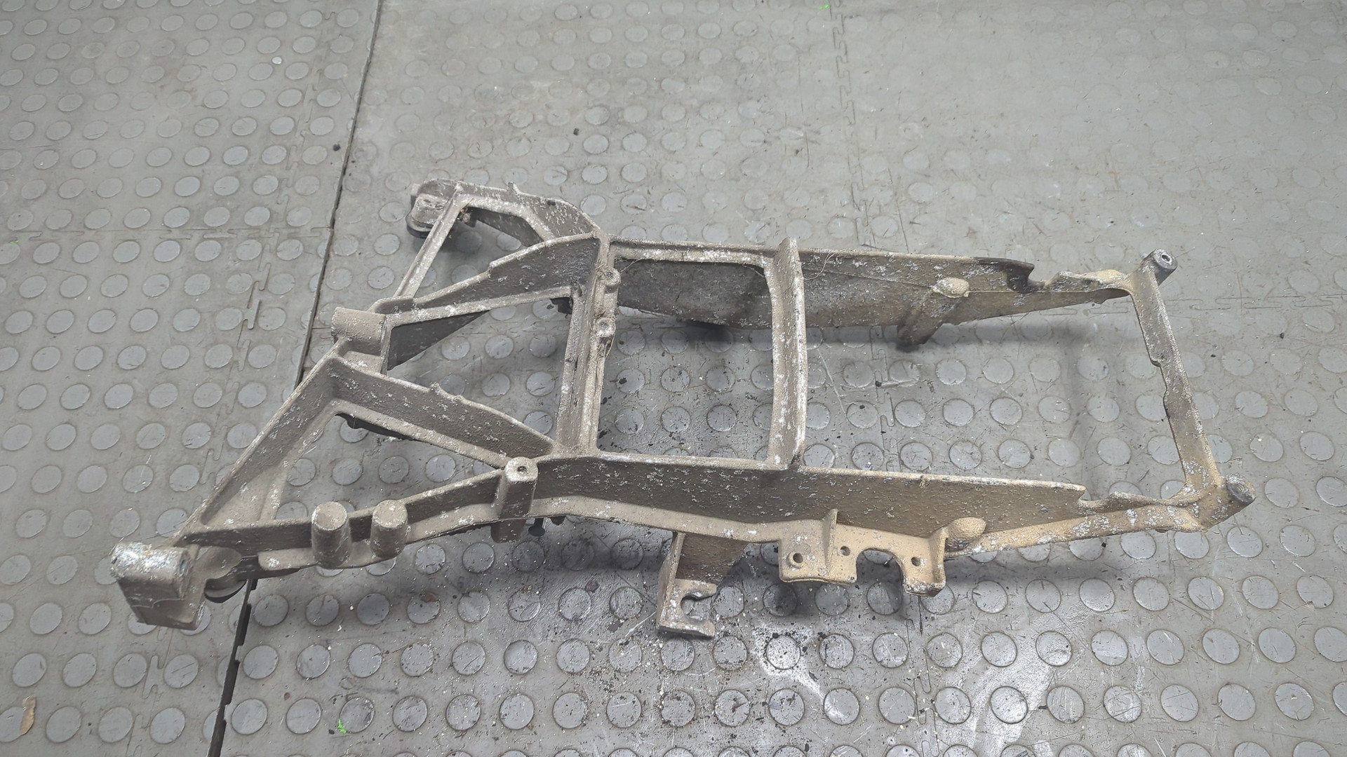 Кронштейн фар правый