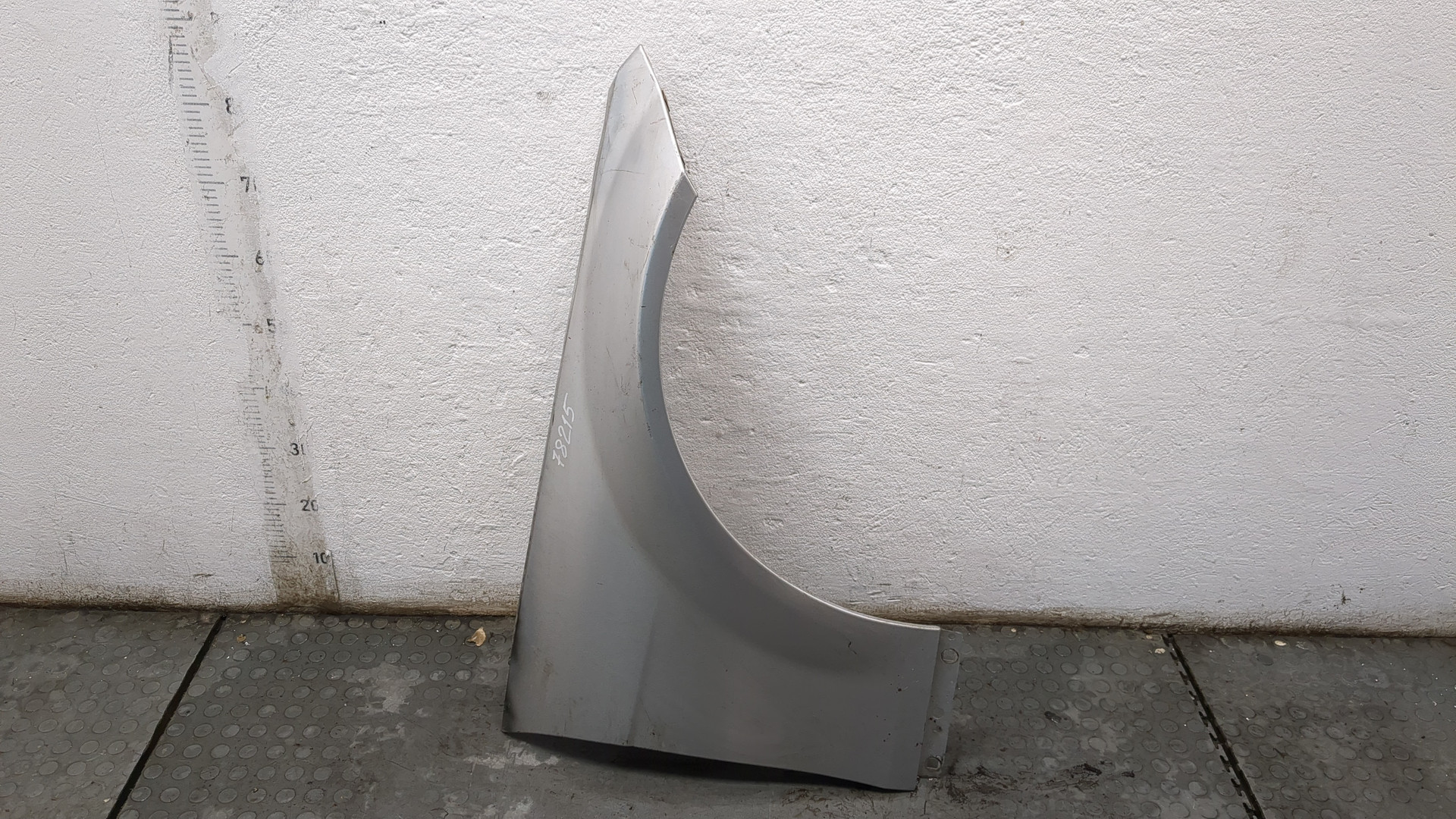 Крыло переднее правое