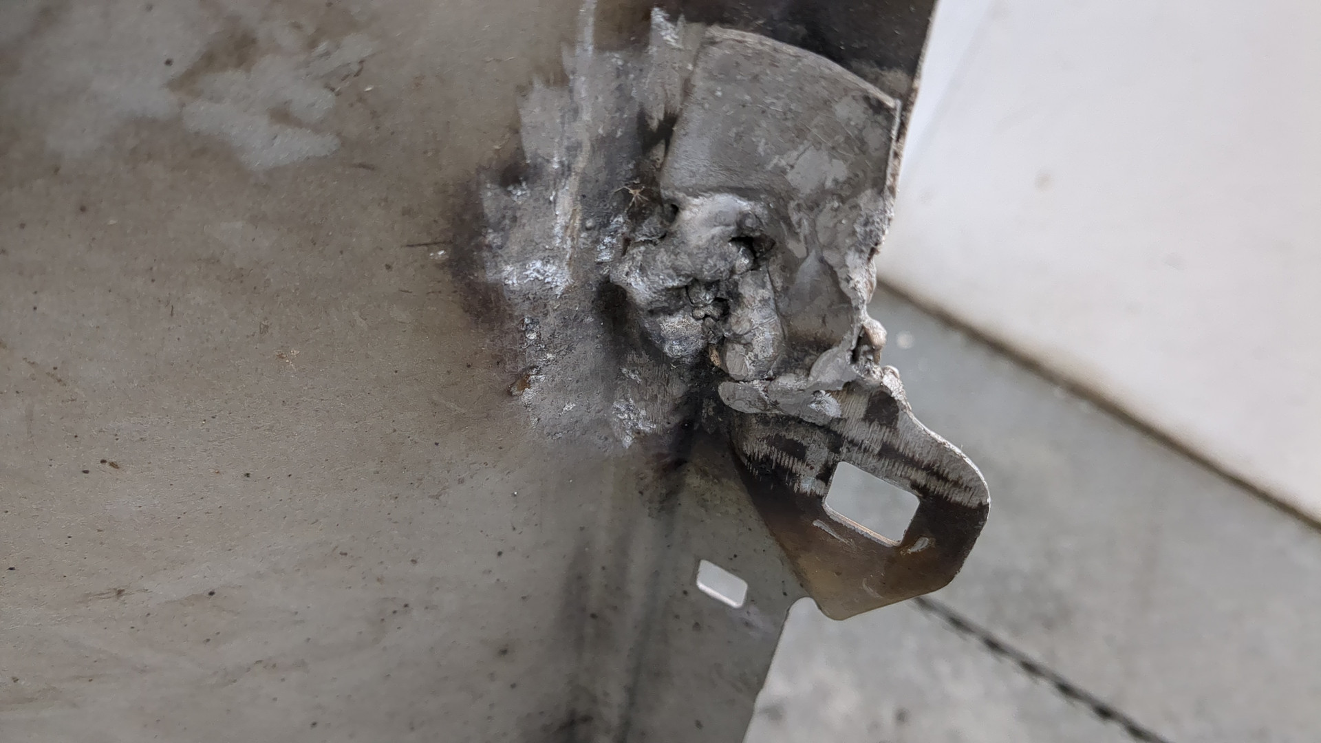 Крыло переднее правое