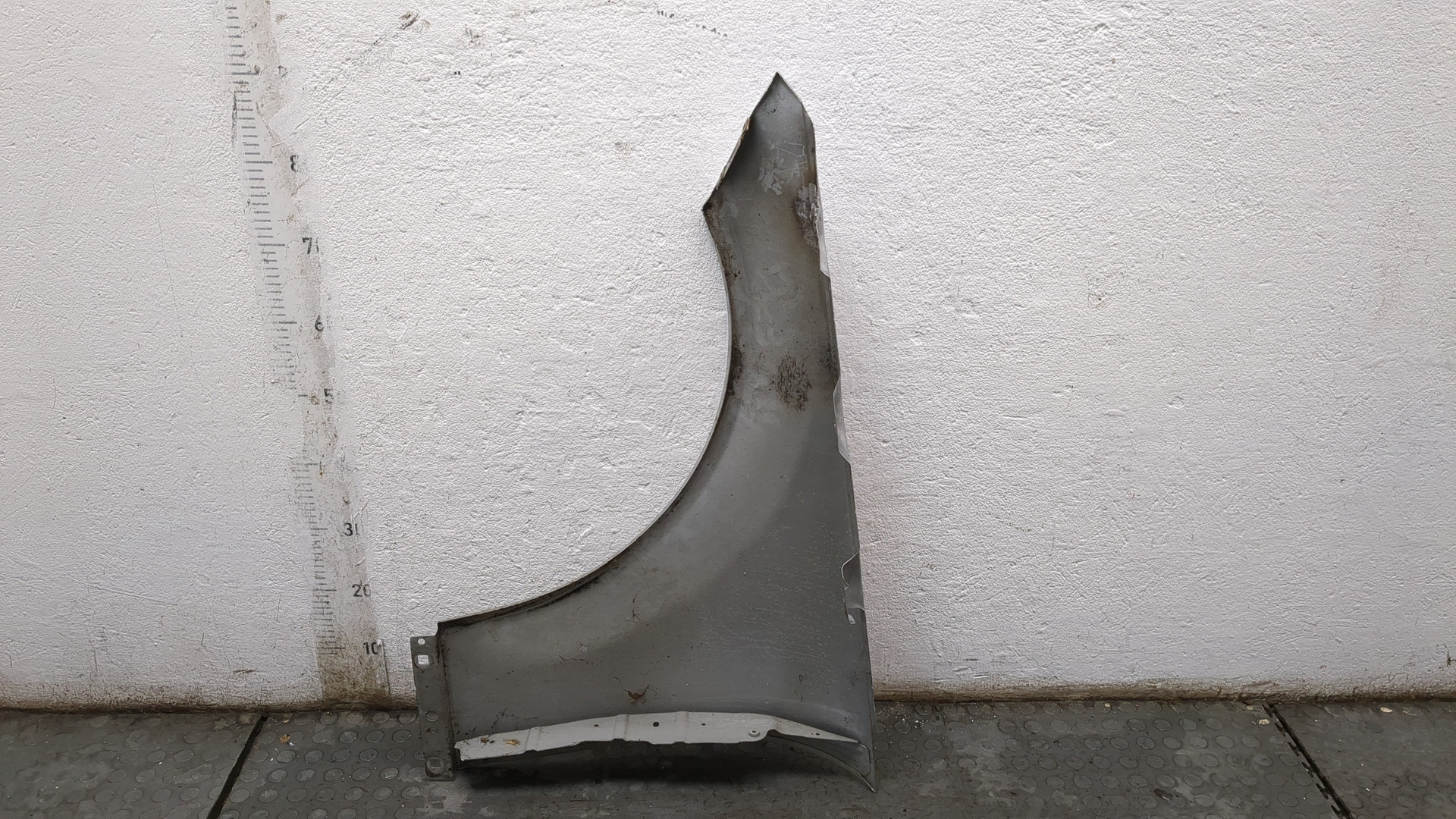 Крыло переднее правое