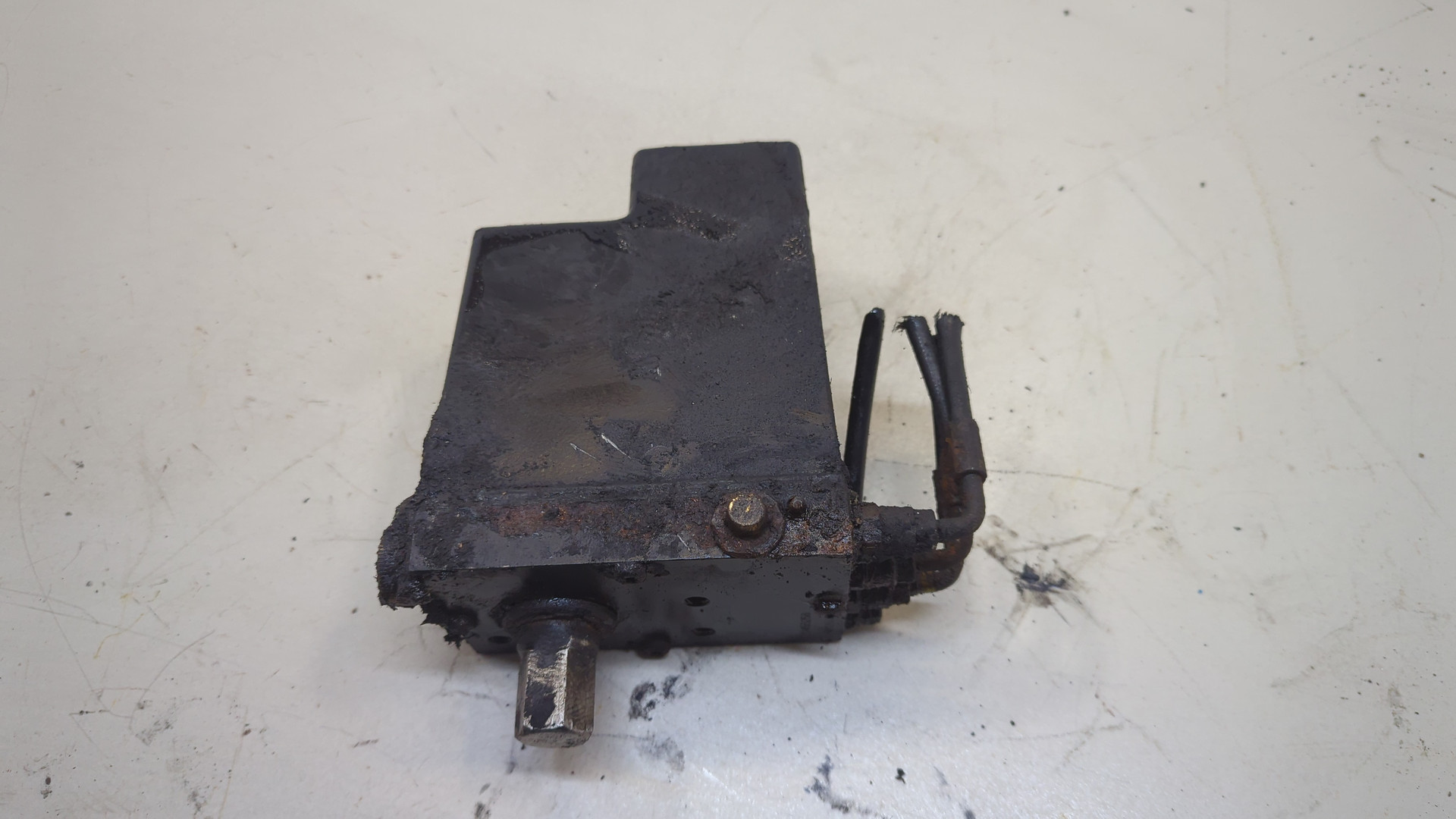 Насос подъема кабины