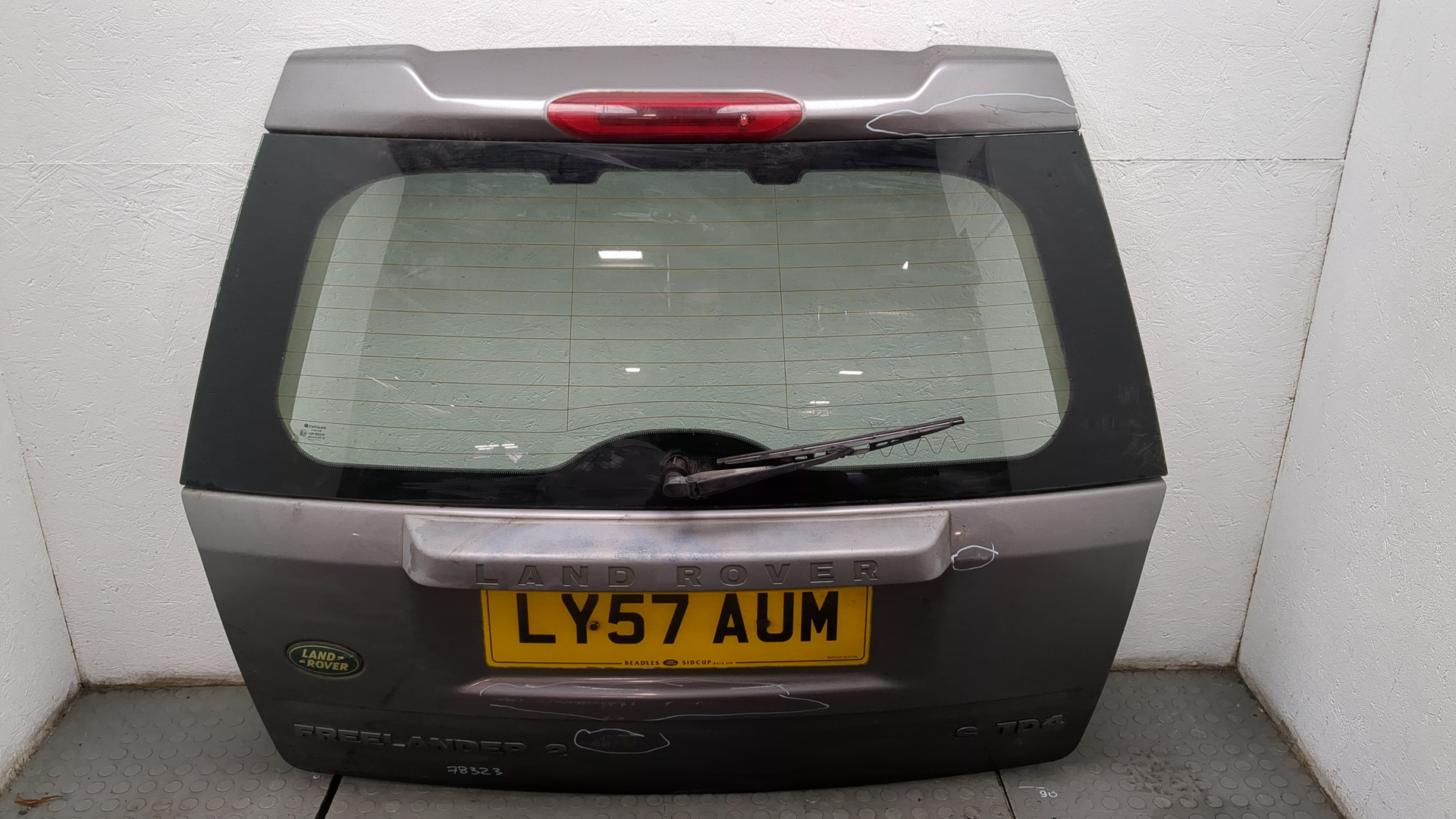 Дверь багажника