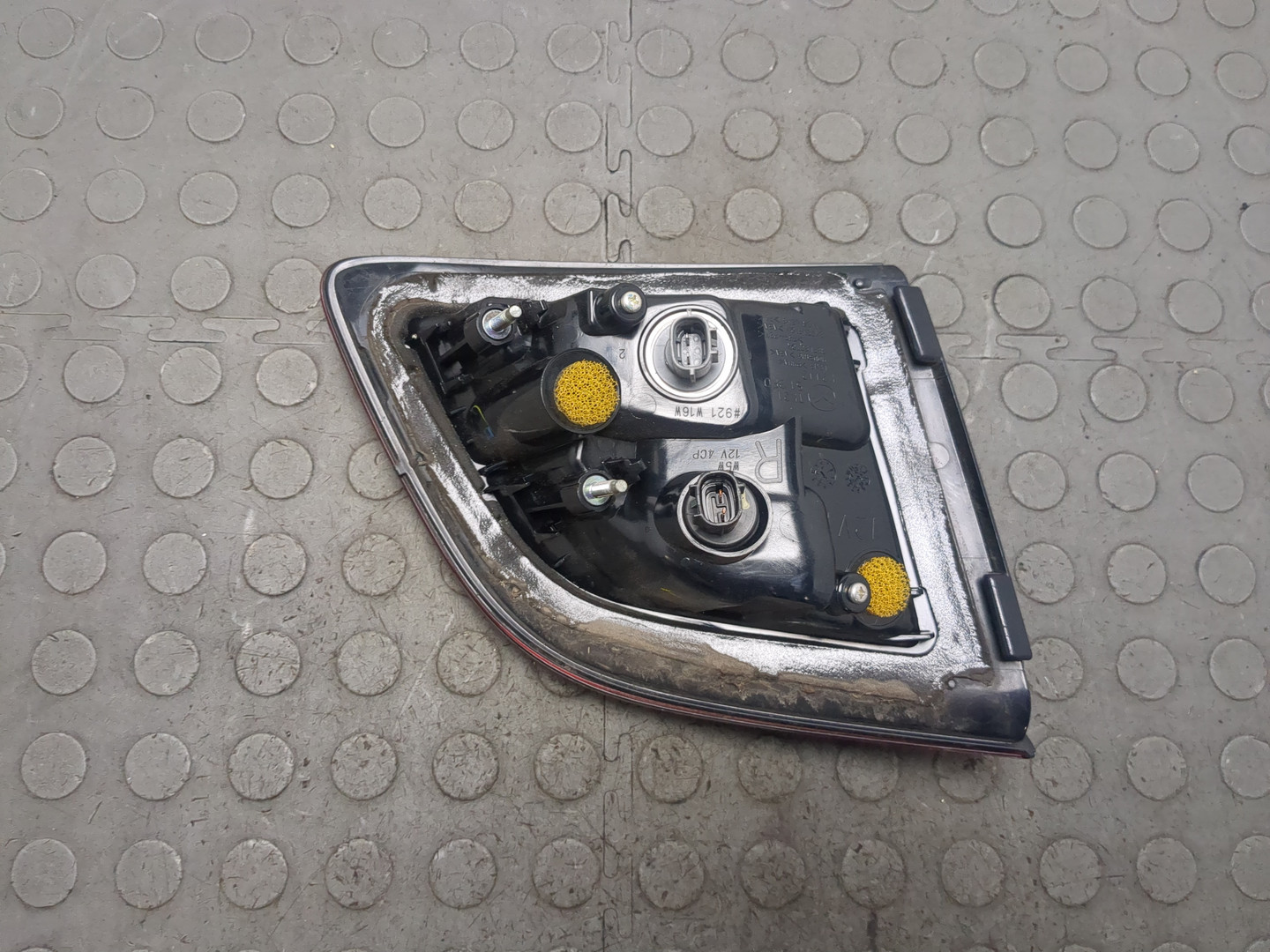 Фонарь задний внутренний правый