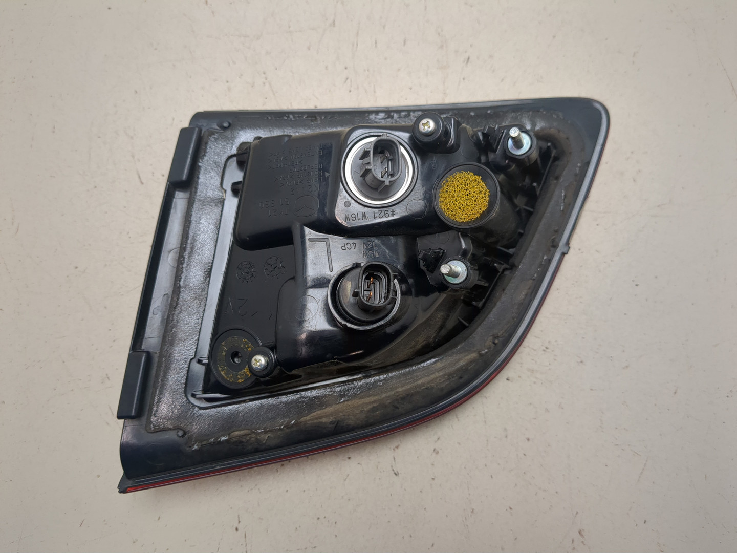 Фонарь задний внутренний правый