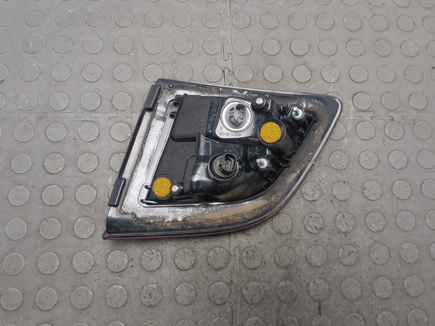 Фонарь задний внутренний правый