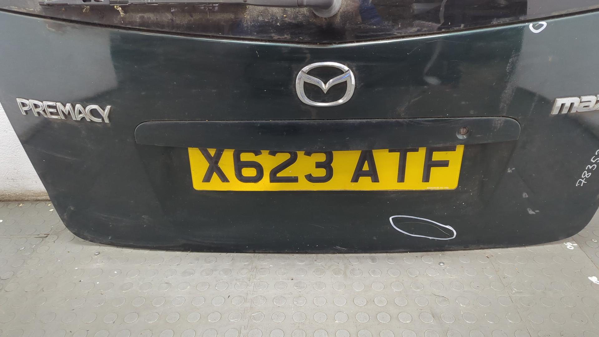 Дверь багажника