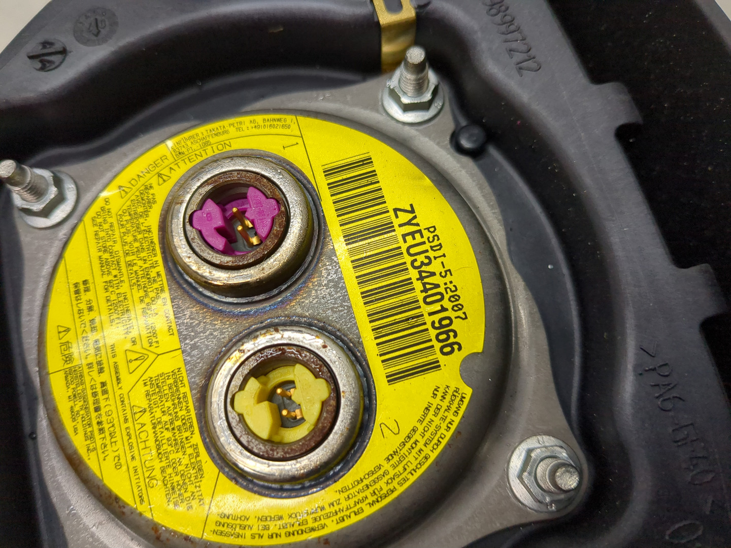 Подушка безопасности в рулевое колесо