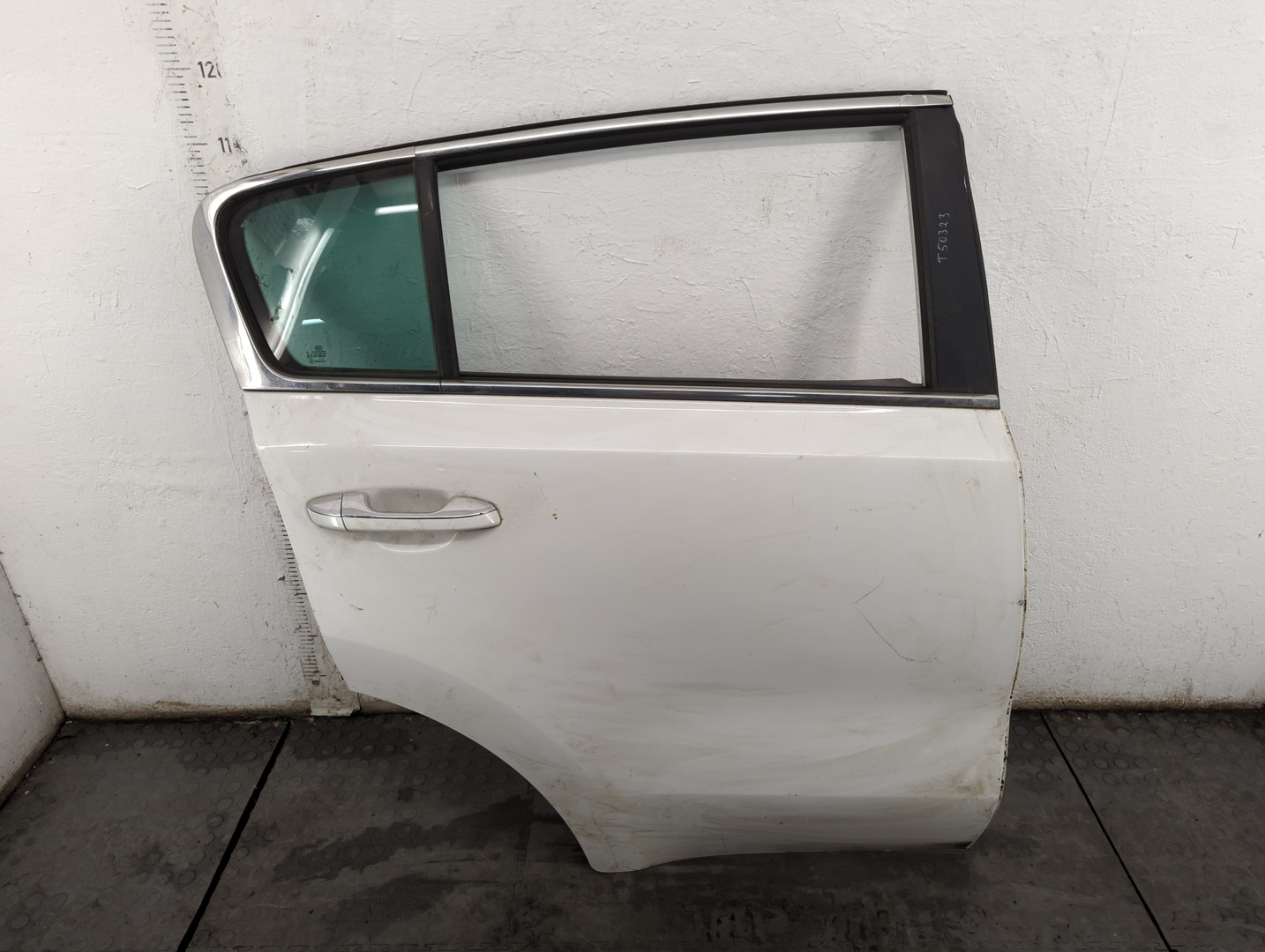 Дверь задняя правая
