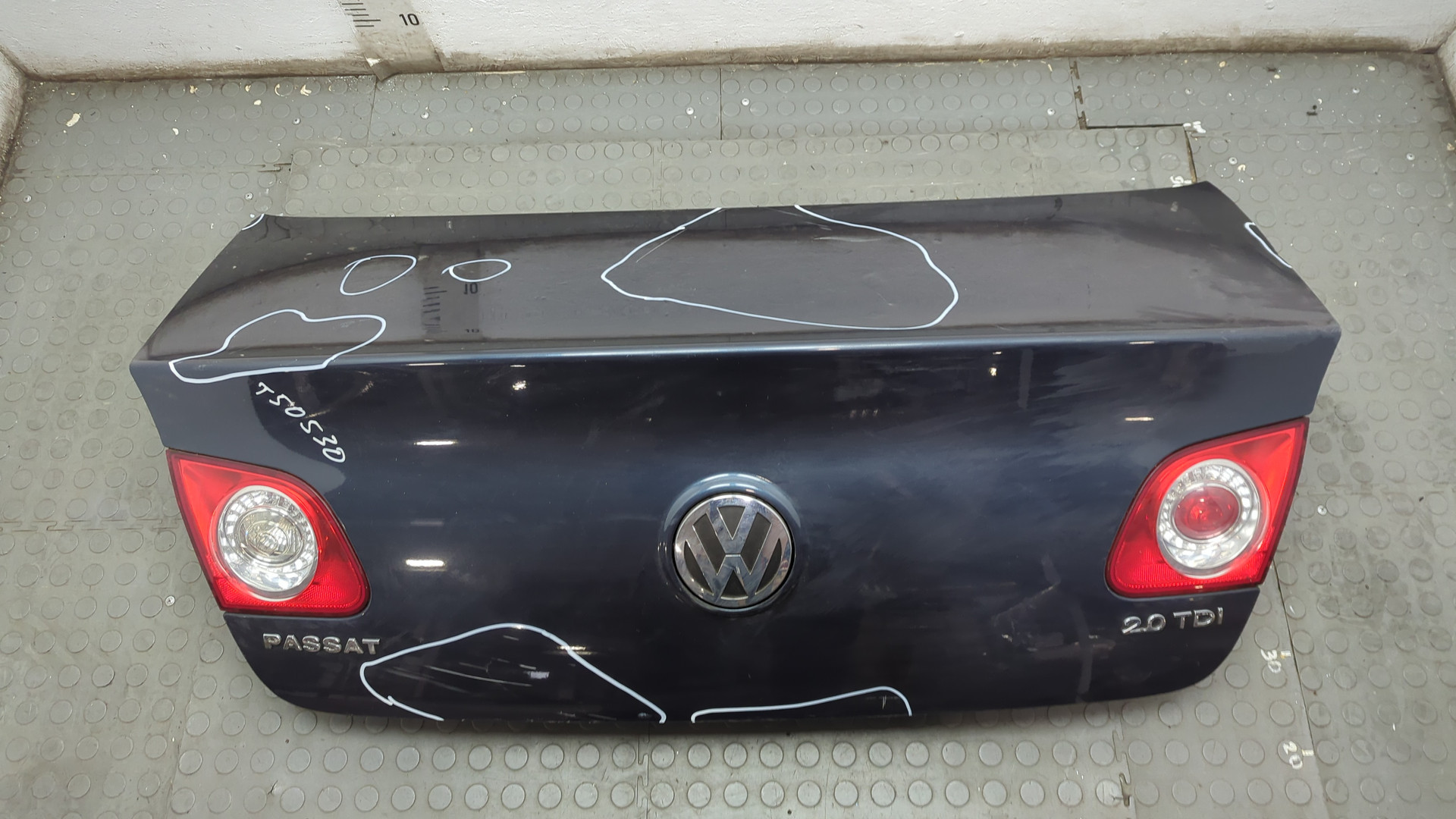 Дверь багажника