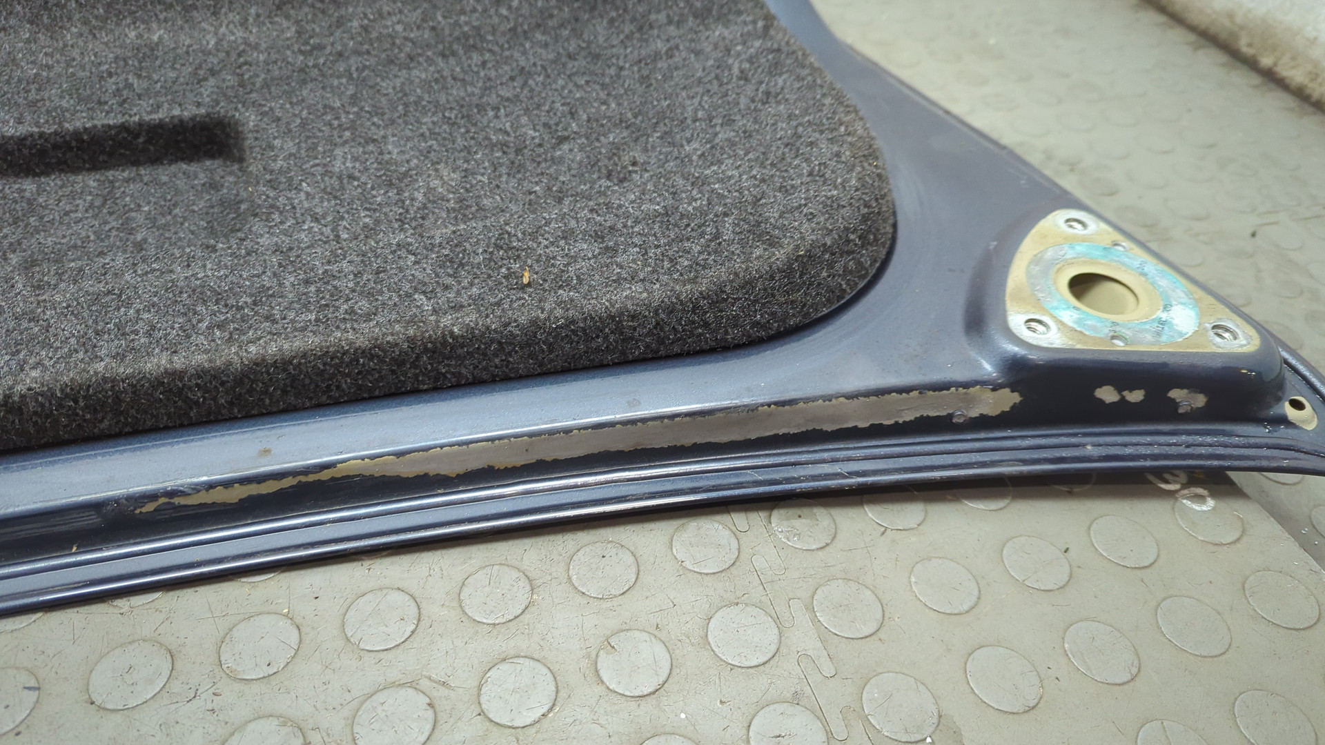 Дверь багажника