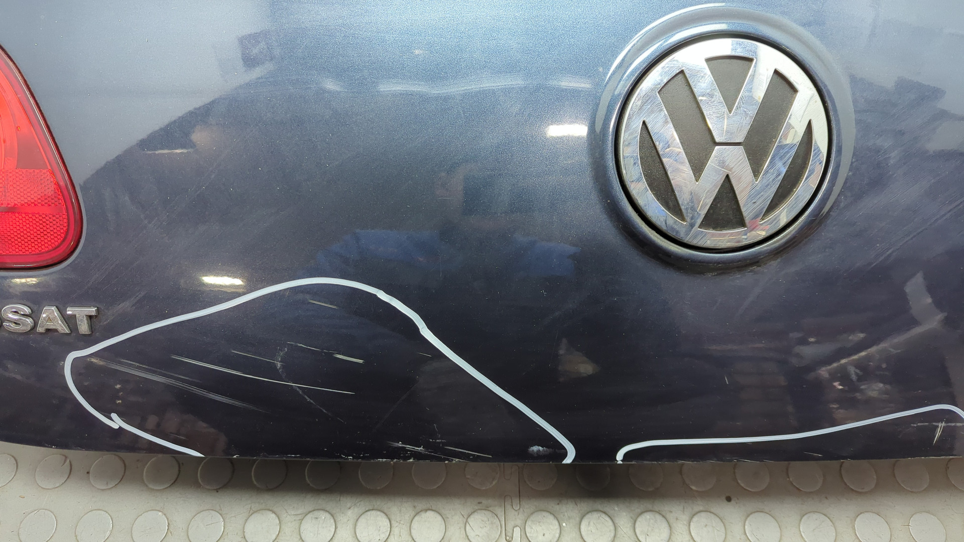 Дверь багажника