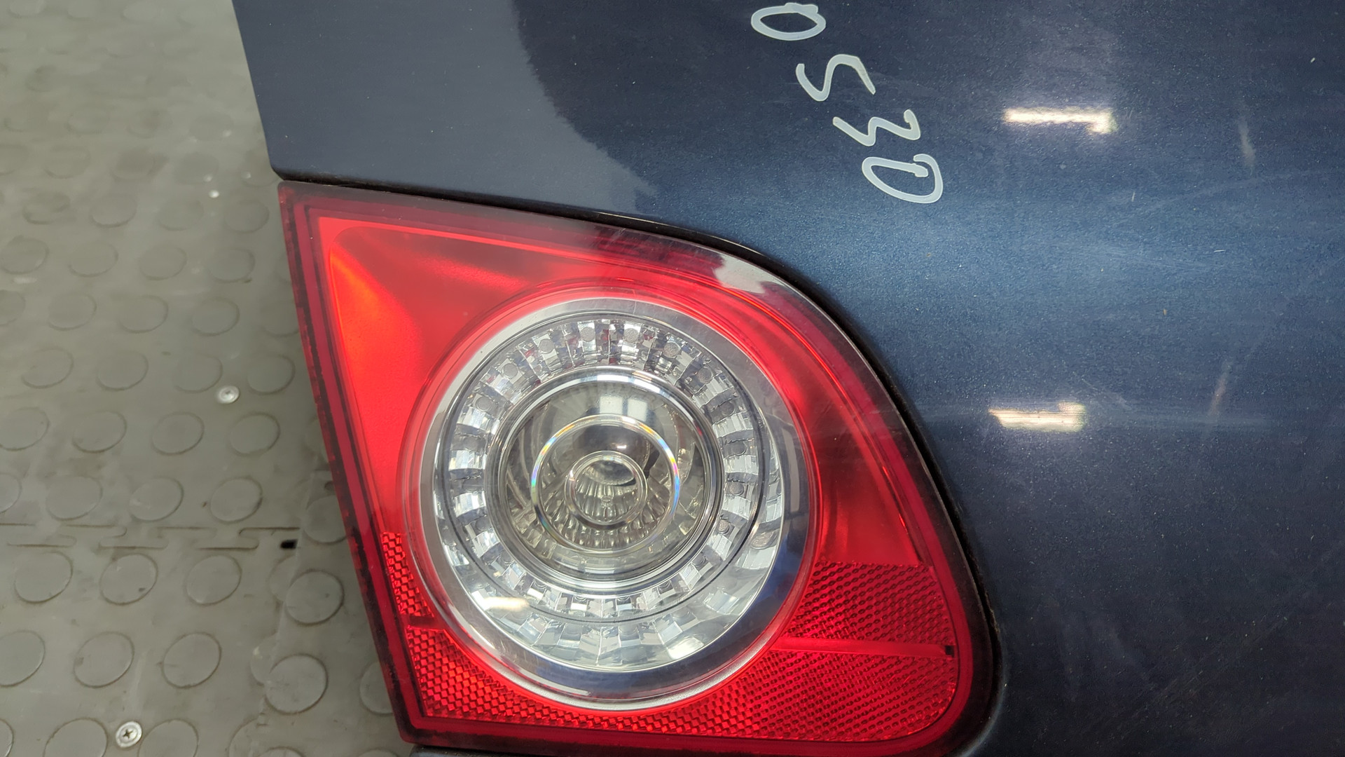 Дверь багажника