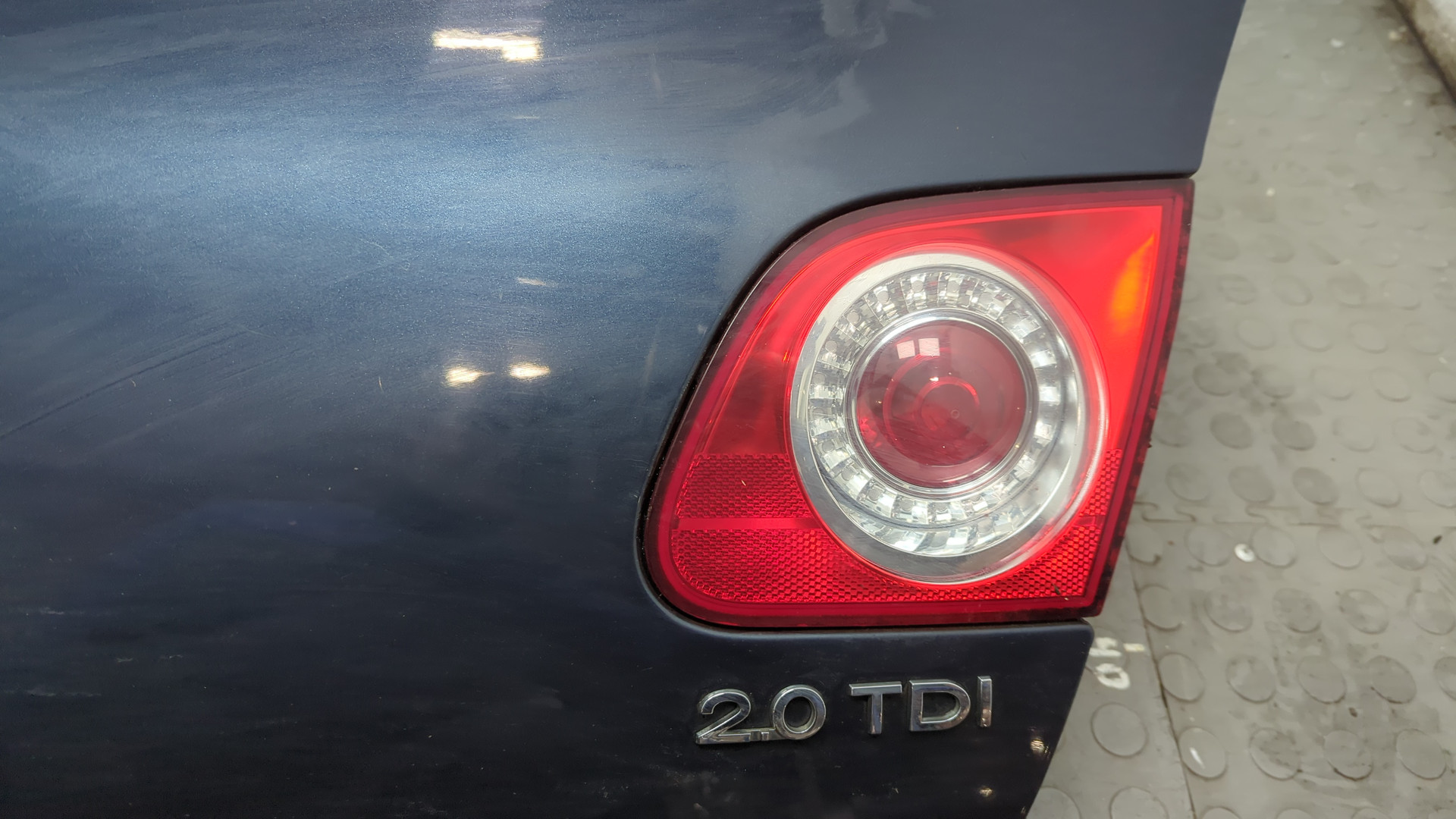 Дверь багажника