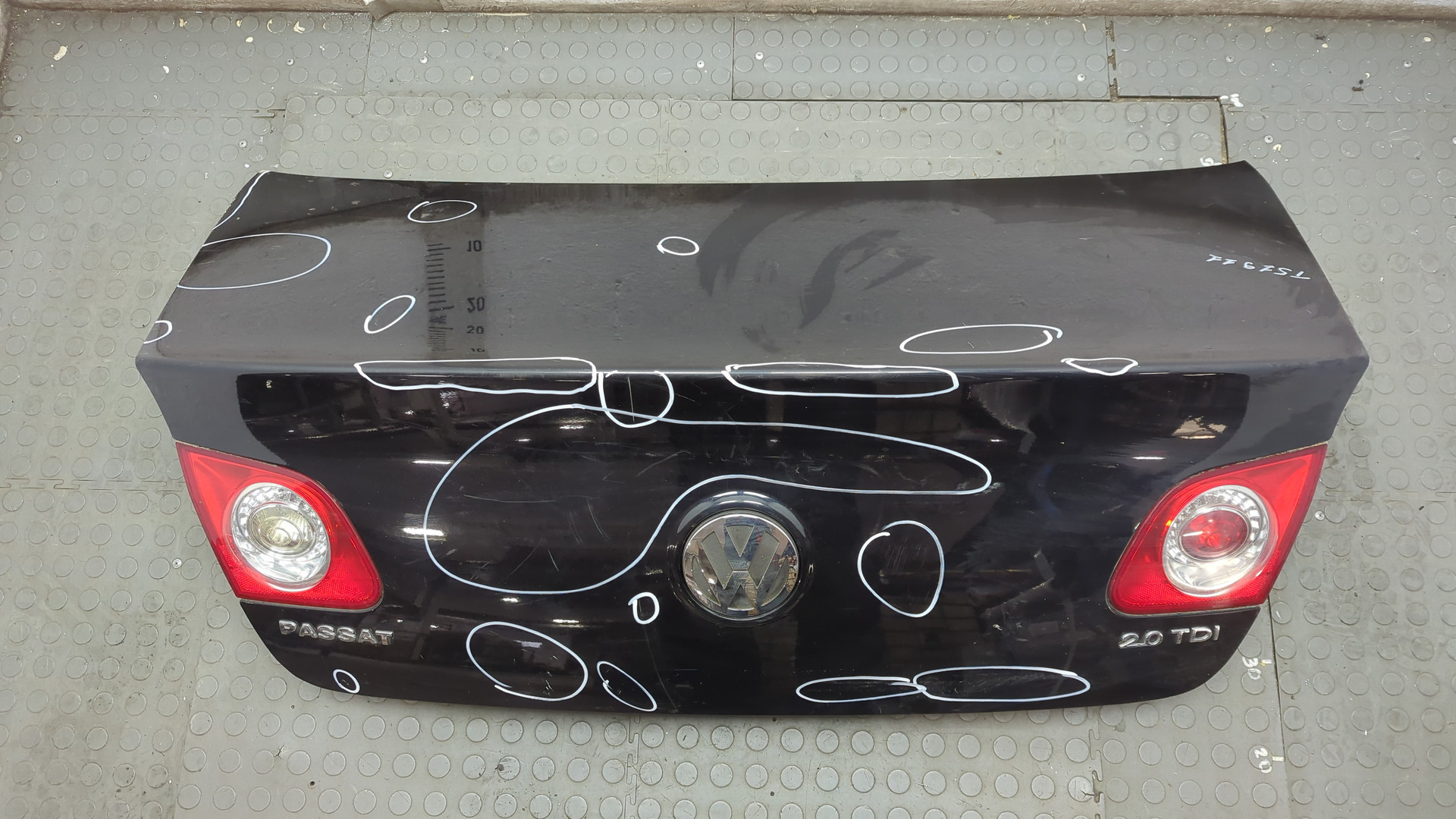 Дверь багажника