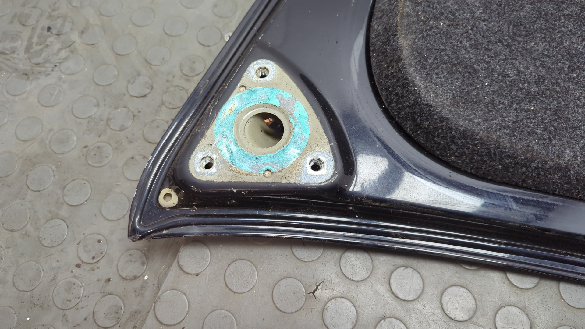 Дверь багажника