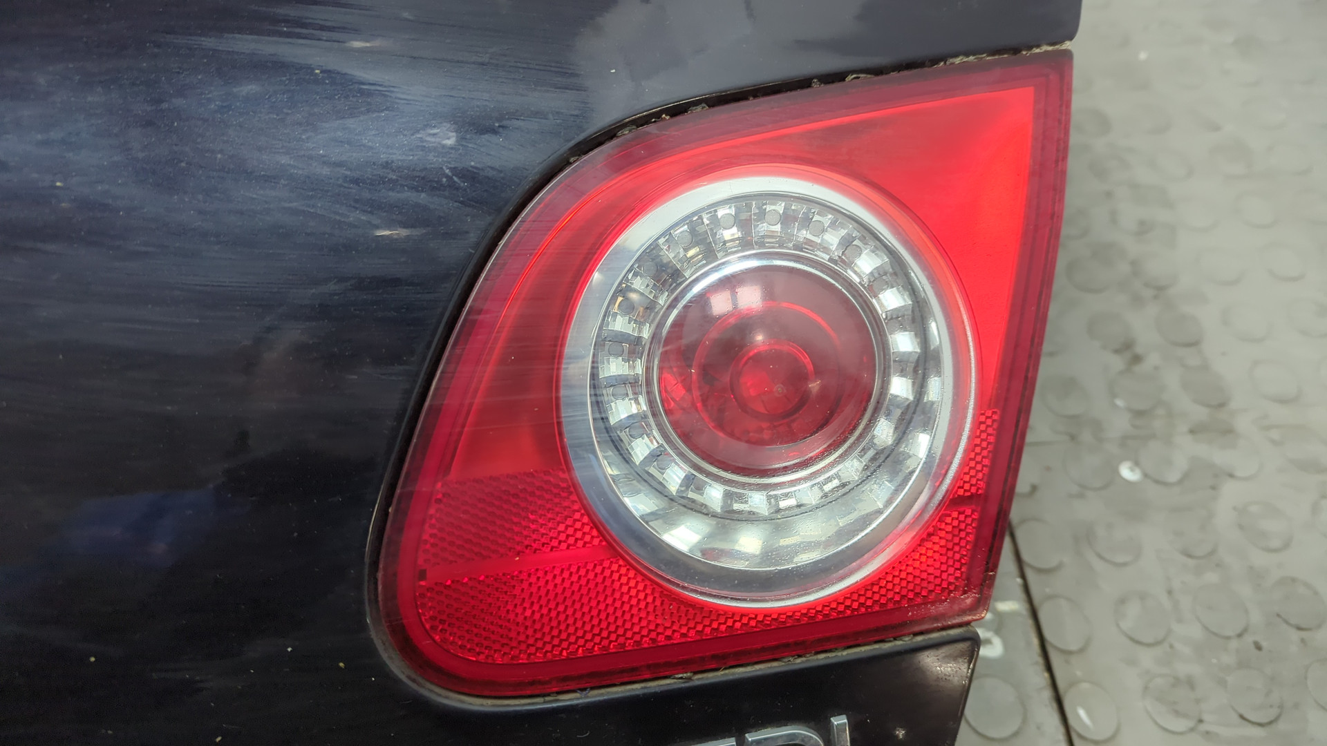 Дверь багажника