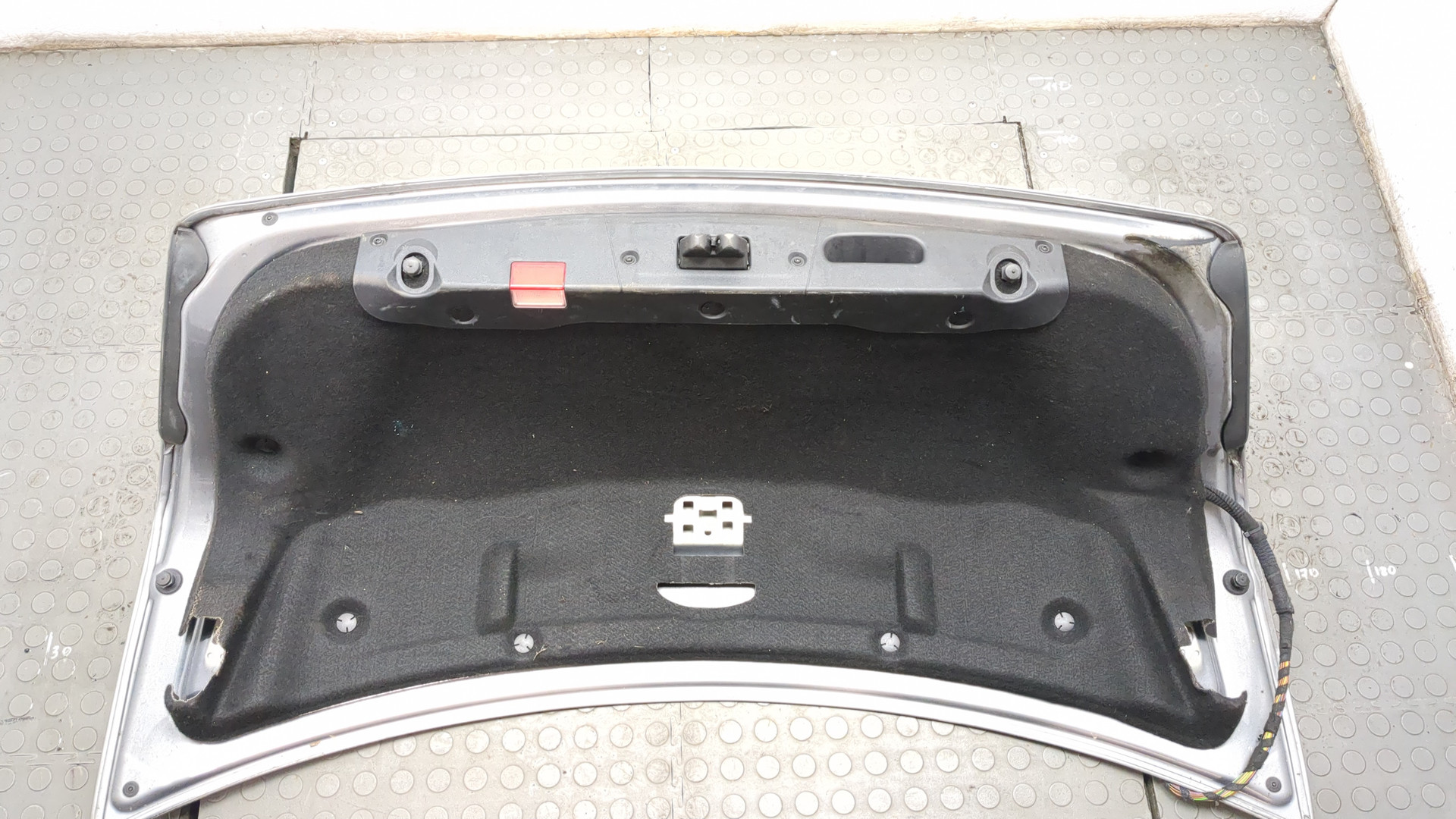 Дверь багажника