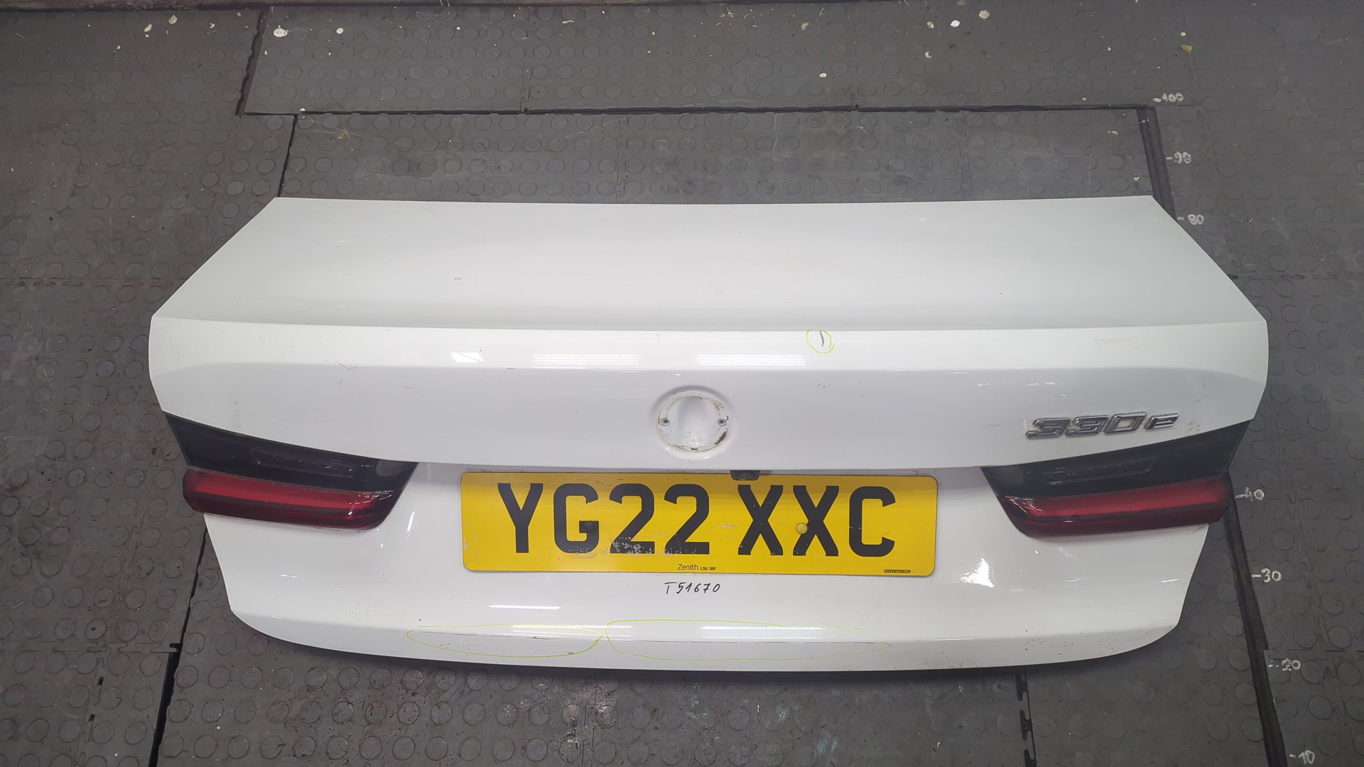 Дверь багажника