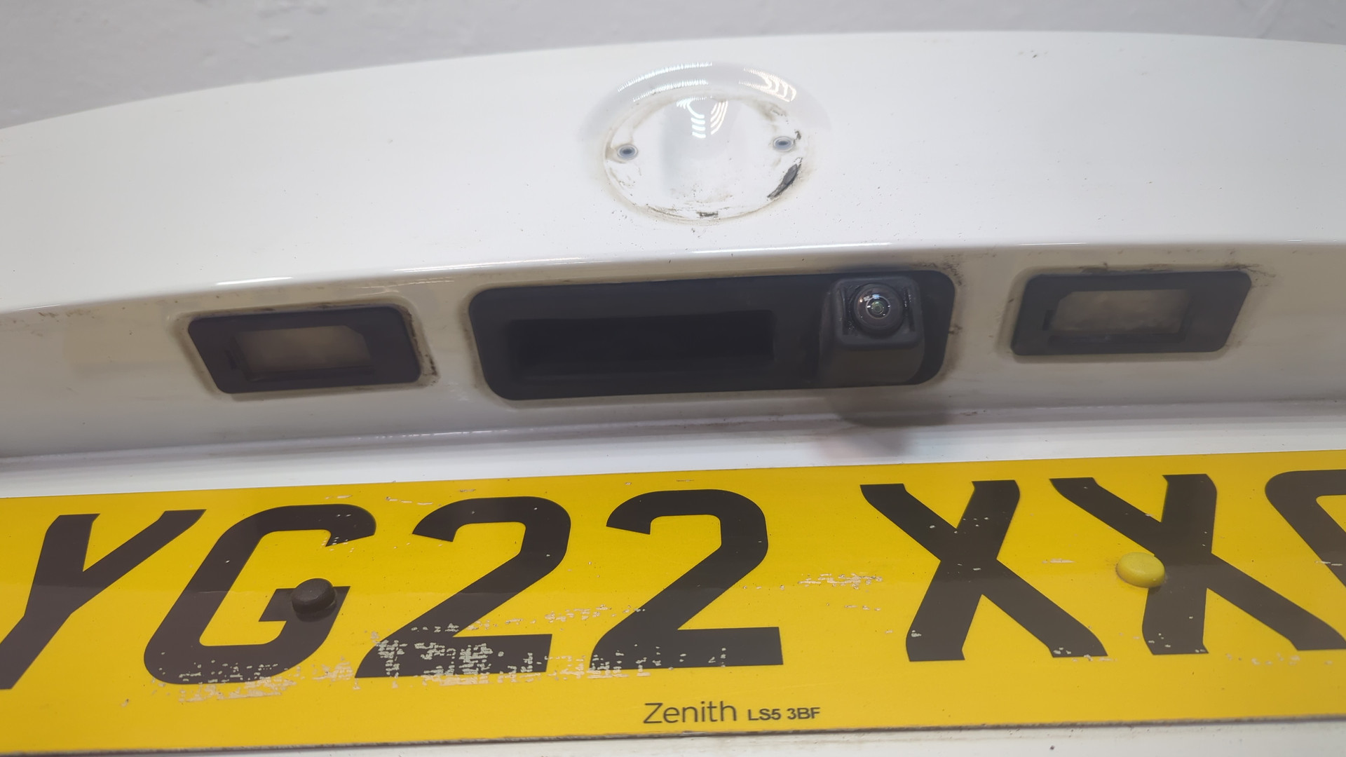 Дверь багажника