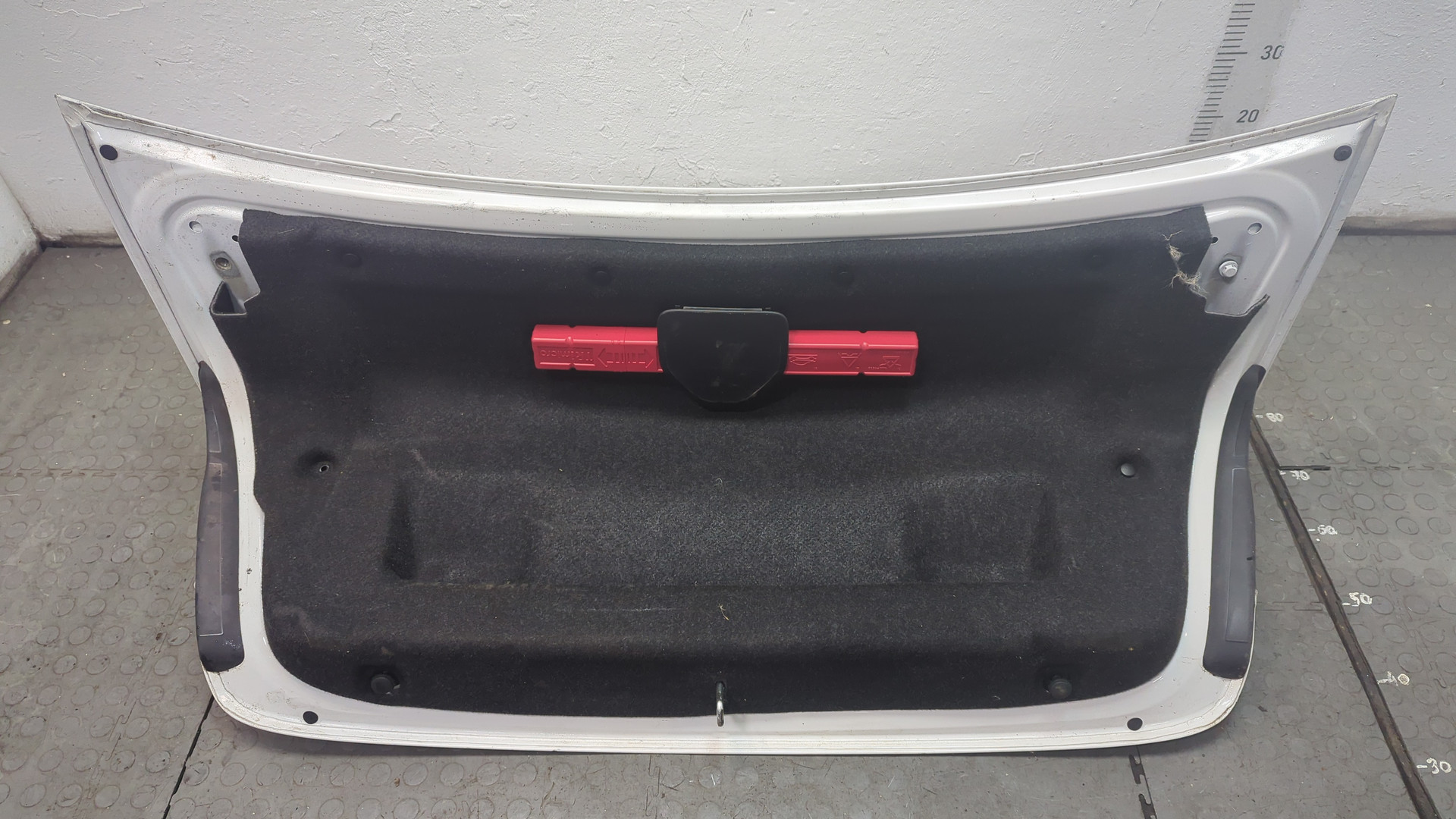 Дверь багажника