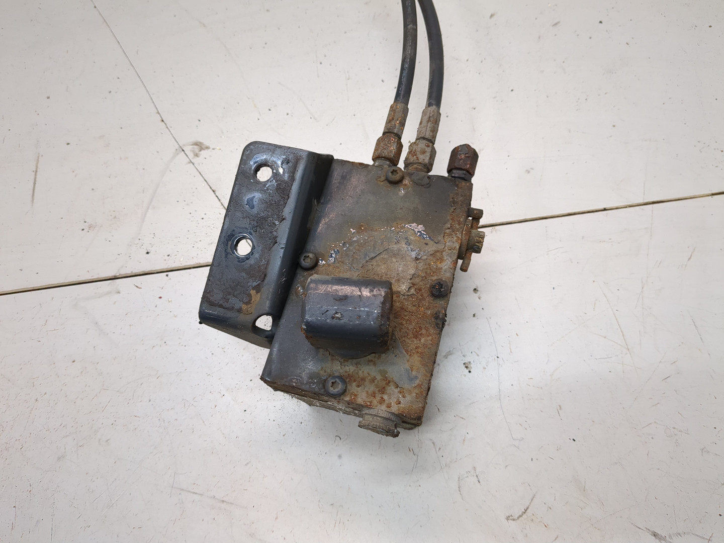 Насос подъема кабины