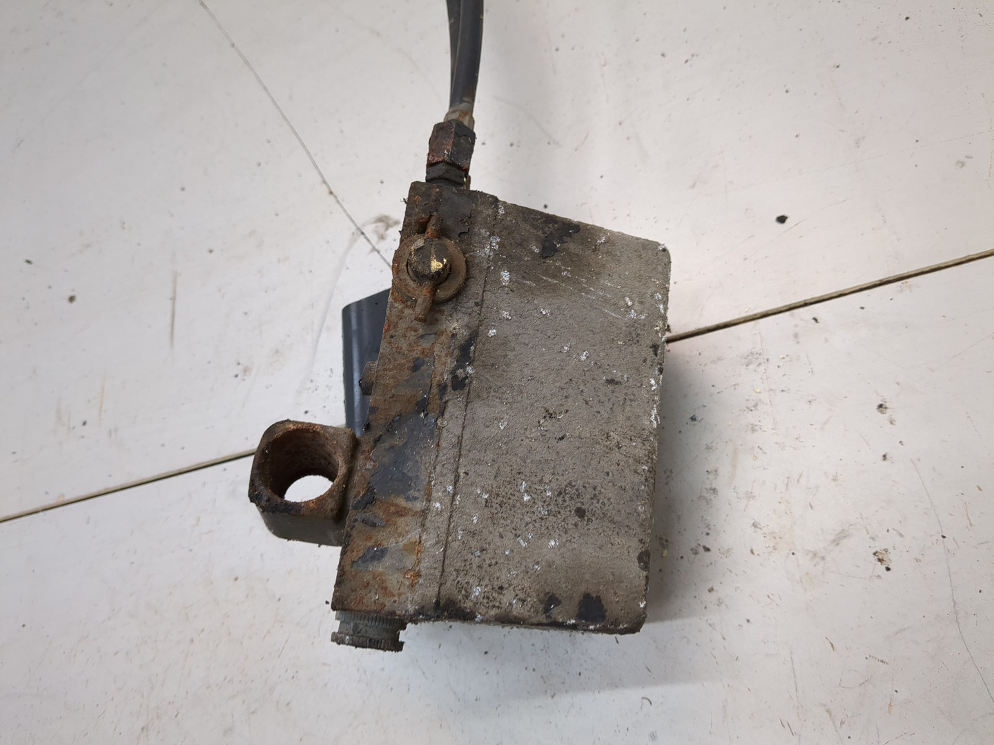 Насос подъема кабины