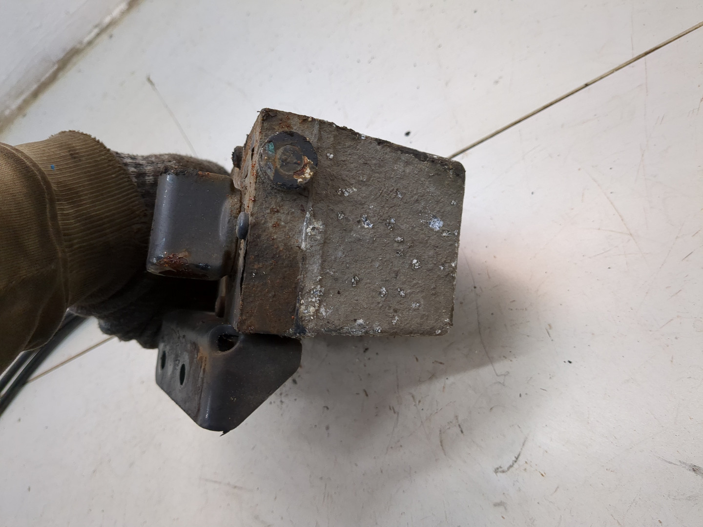 Насос подъема кабины