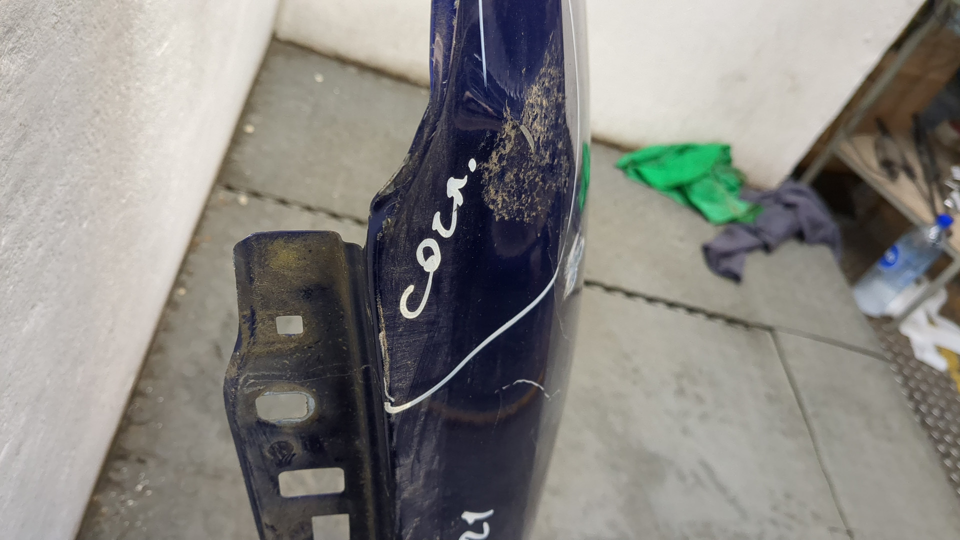 Крыло переднее правое