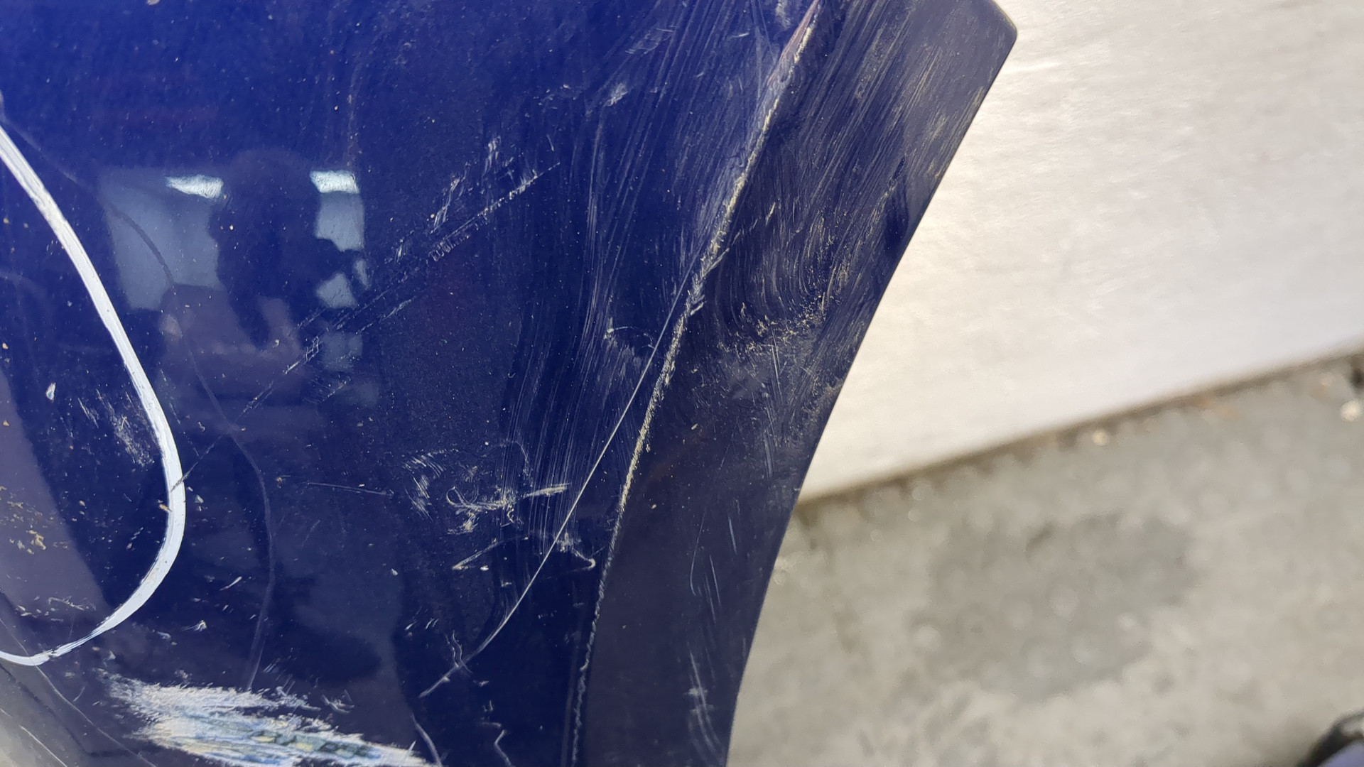 Крыло переднее правое