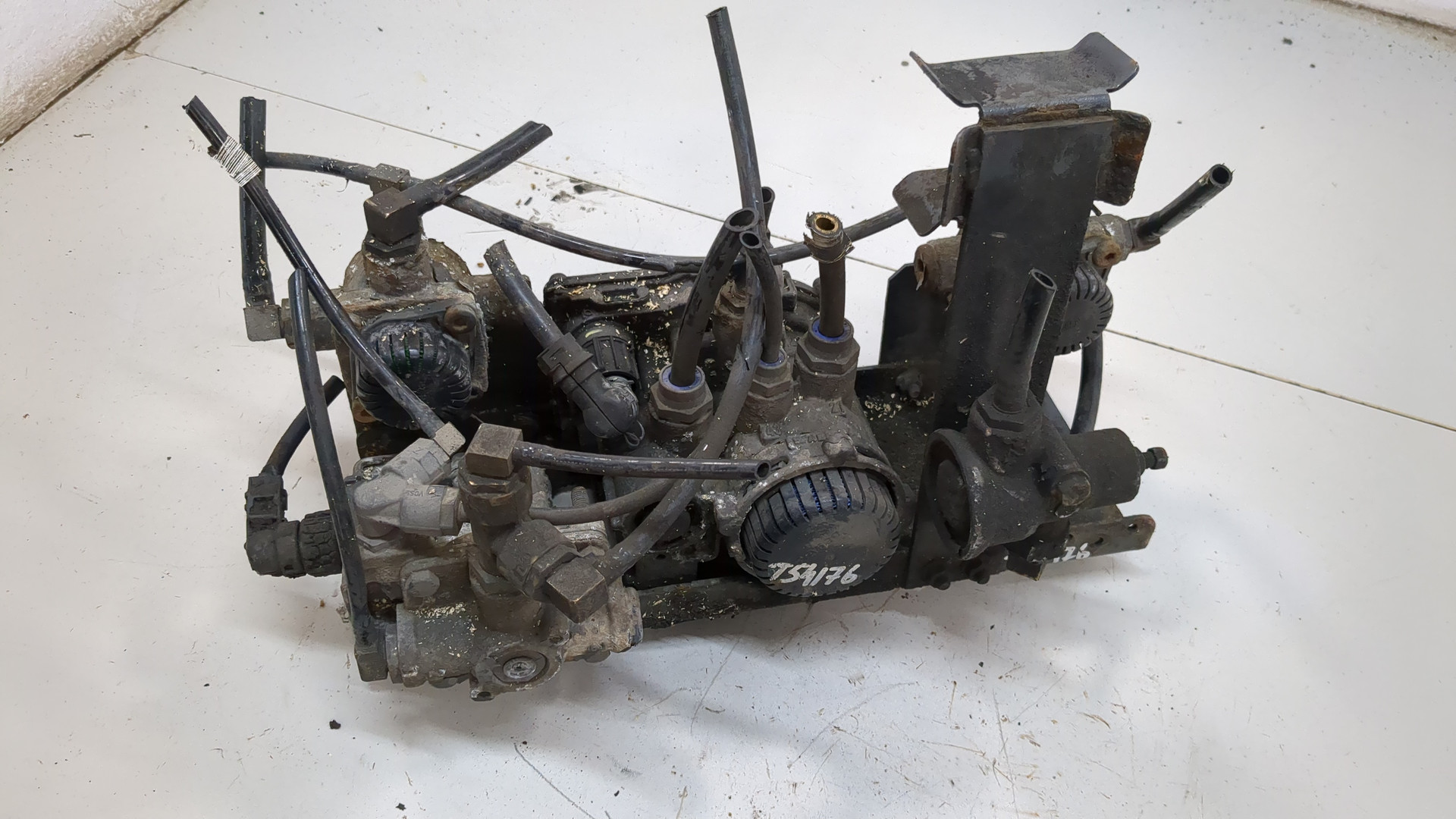 Кран управления тормозами прицепа