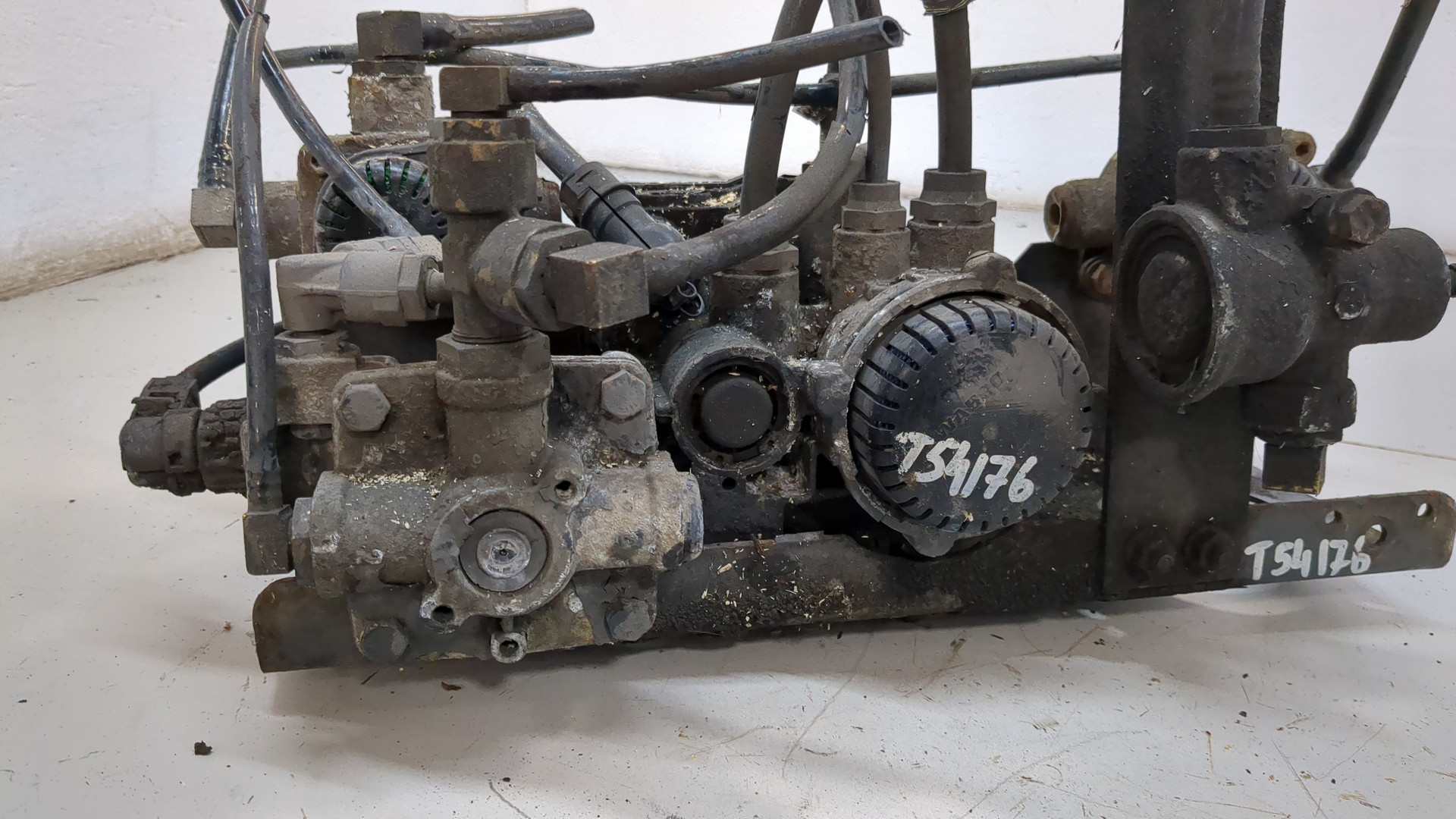 Кран управления тормозами прицепа