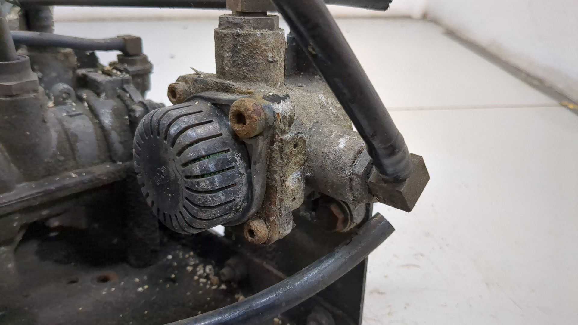 Кран управления тормозами прицепа