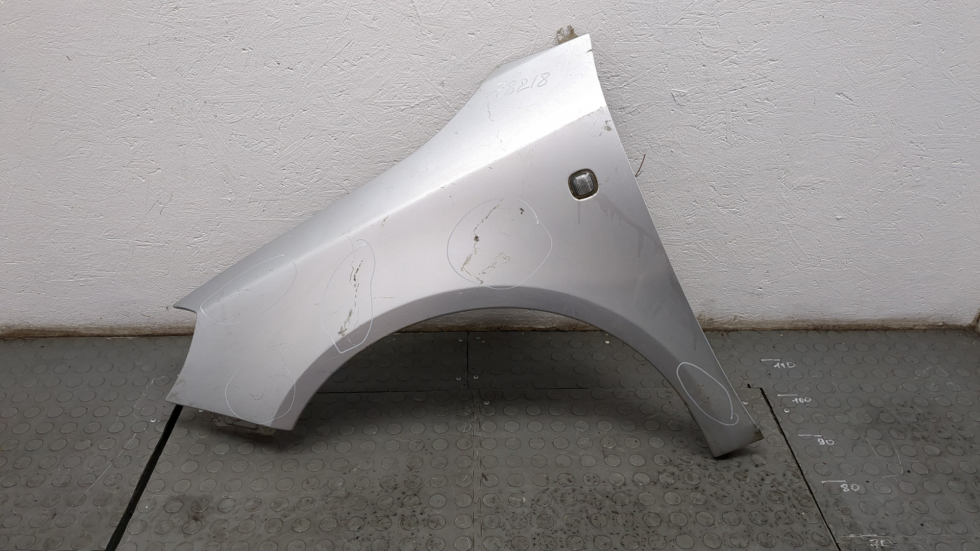 Крыло переднее левое