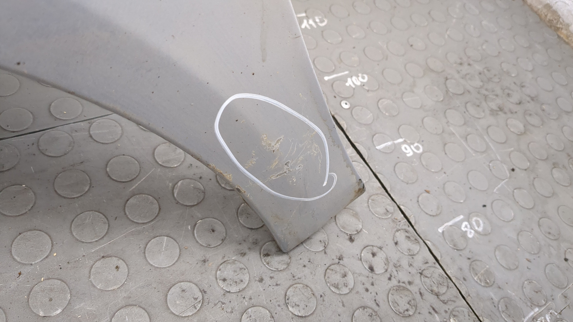 Крыло переднее левое