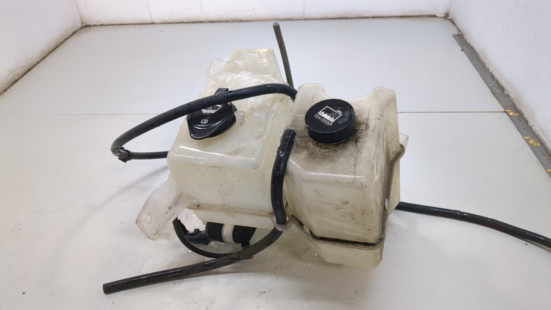 Бачок омывателя лобового стекла