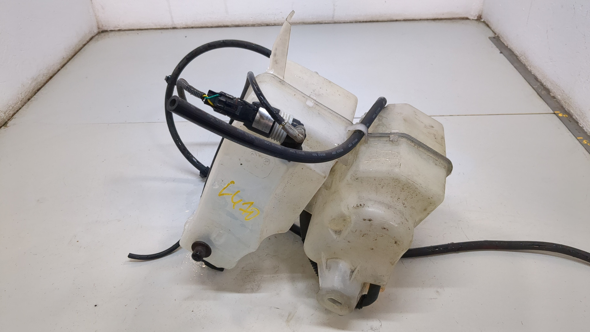 Бачок омывателя лобового стекла