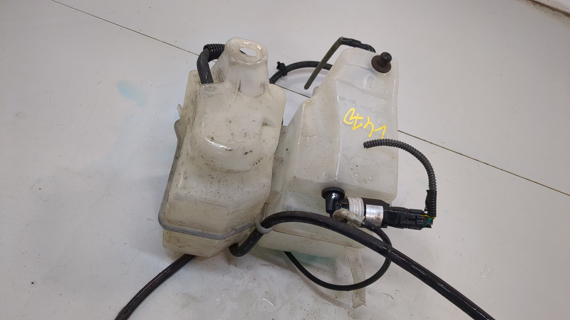 Бачок омывателя лобового стекла