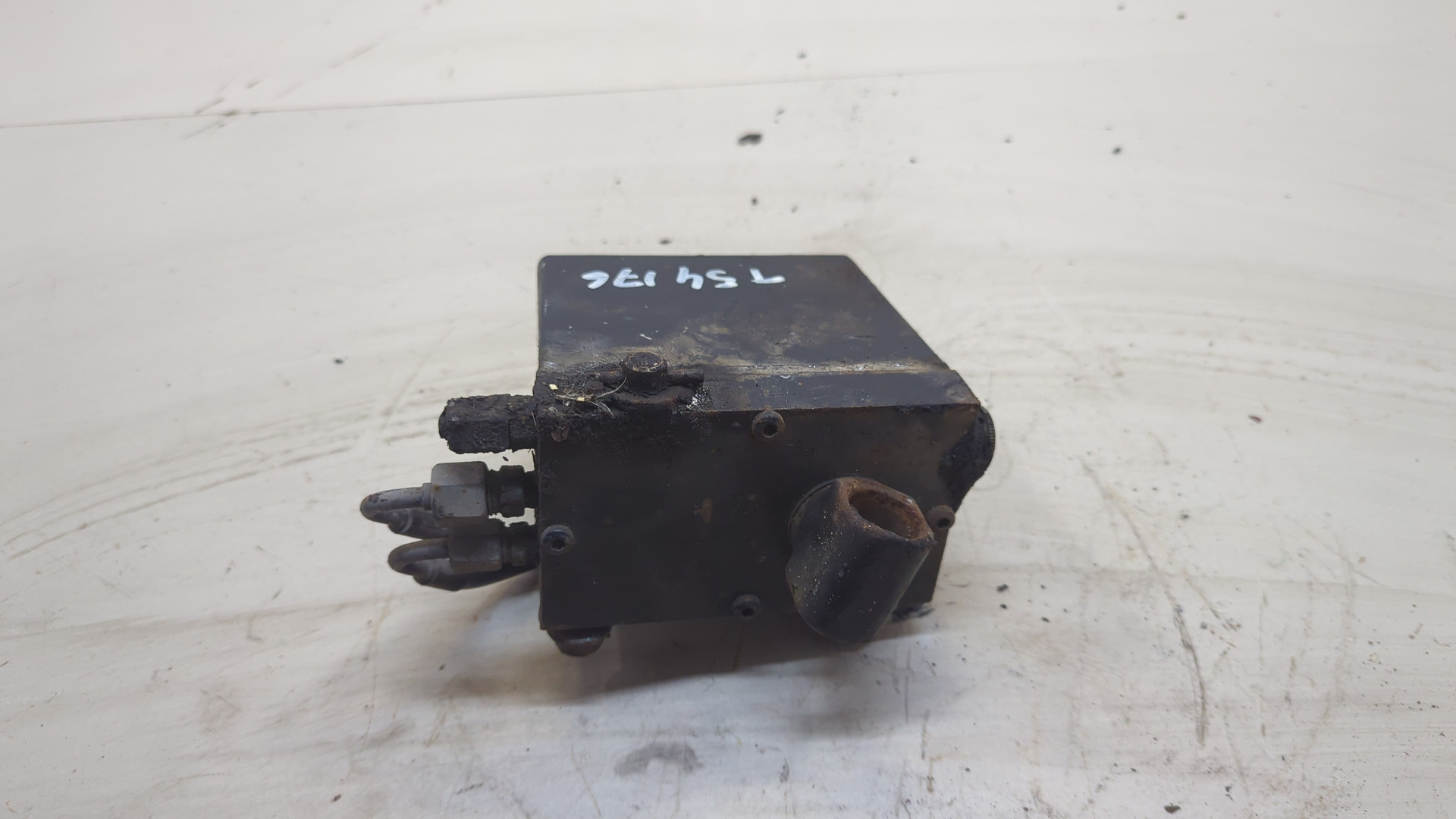 Насос подъема кабины