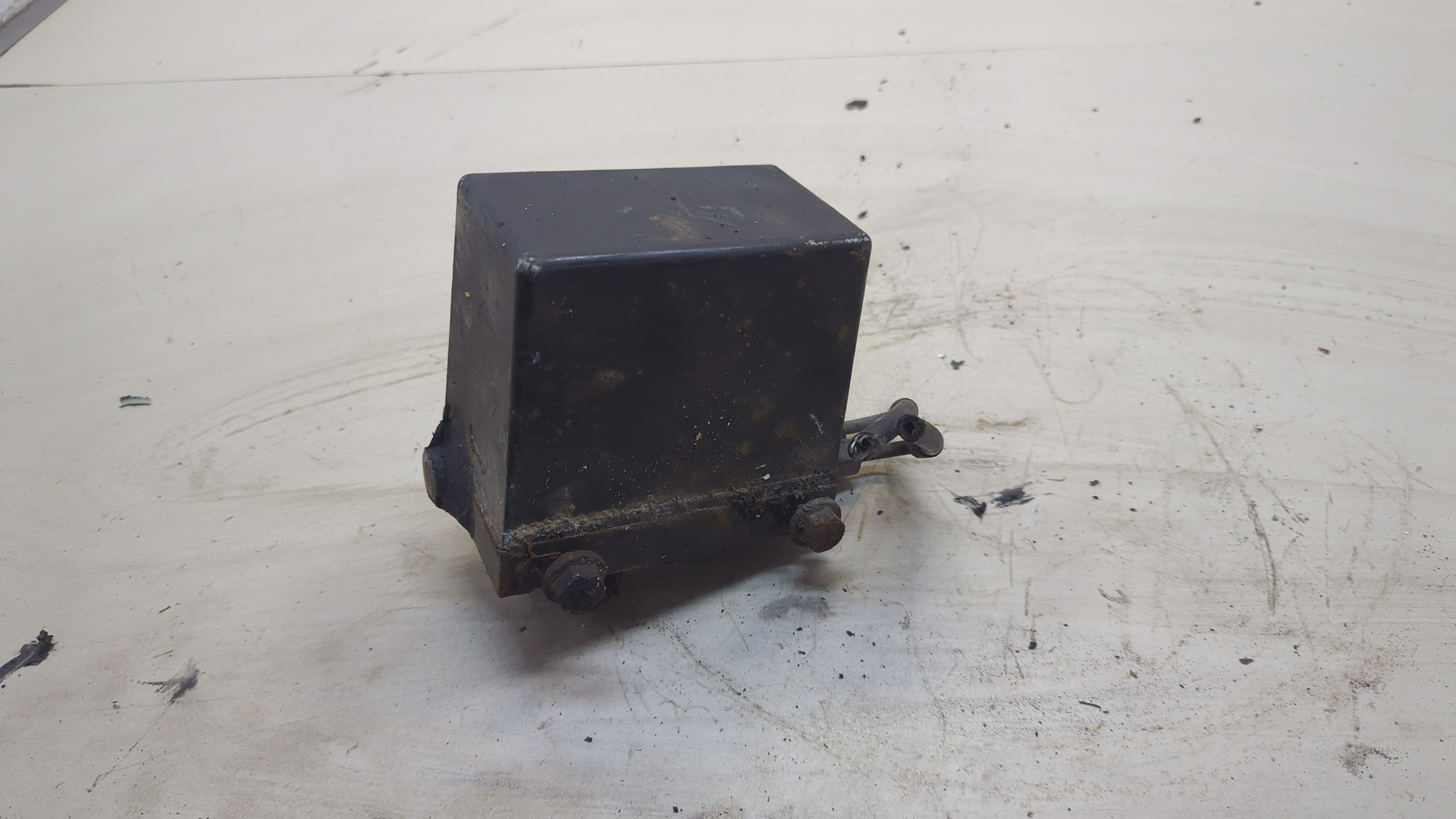 Насос подъема кабины